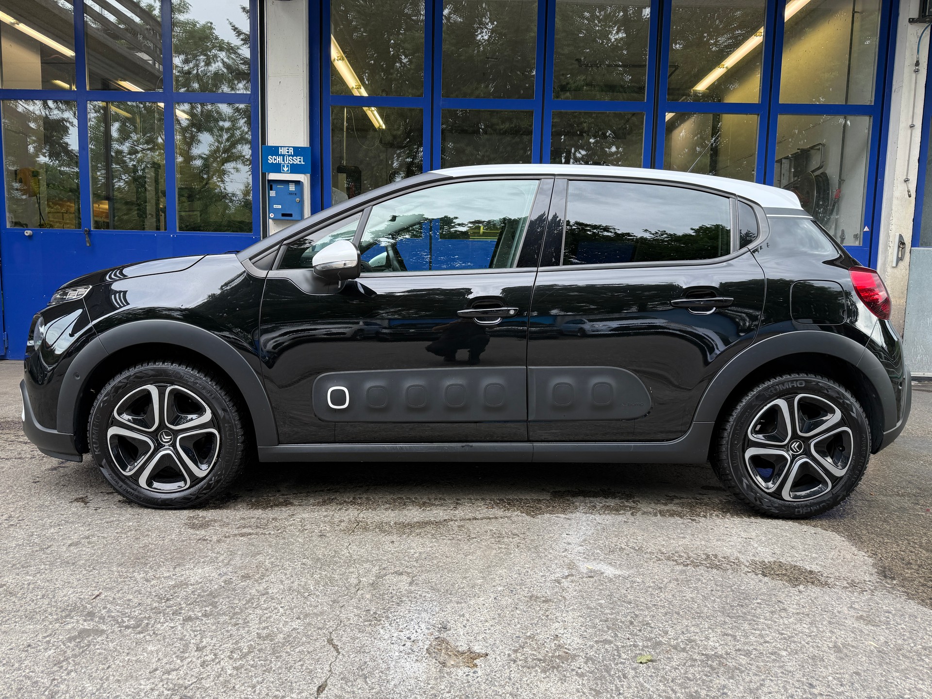CITROEN C3 1.2i PureTech Shine-showroom-element-1