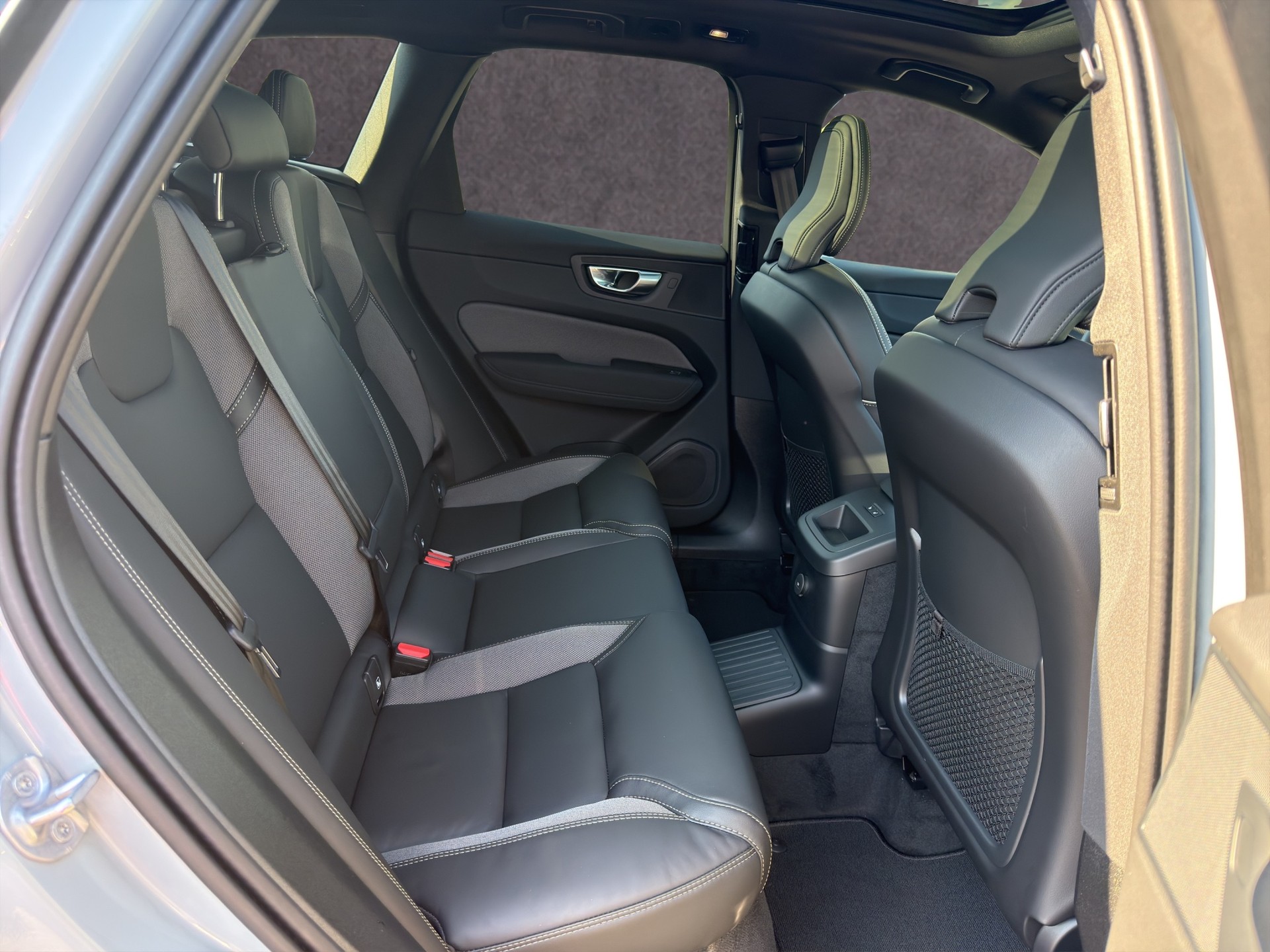 VOLVO XC60 2.0 T8 TE Black Edition eAWD-image-16