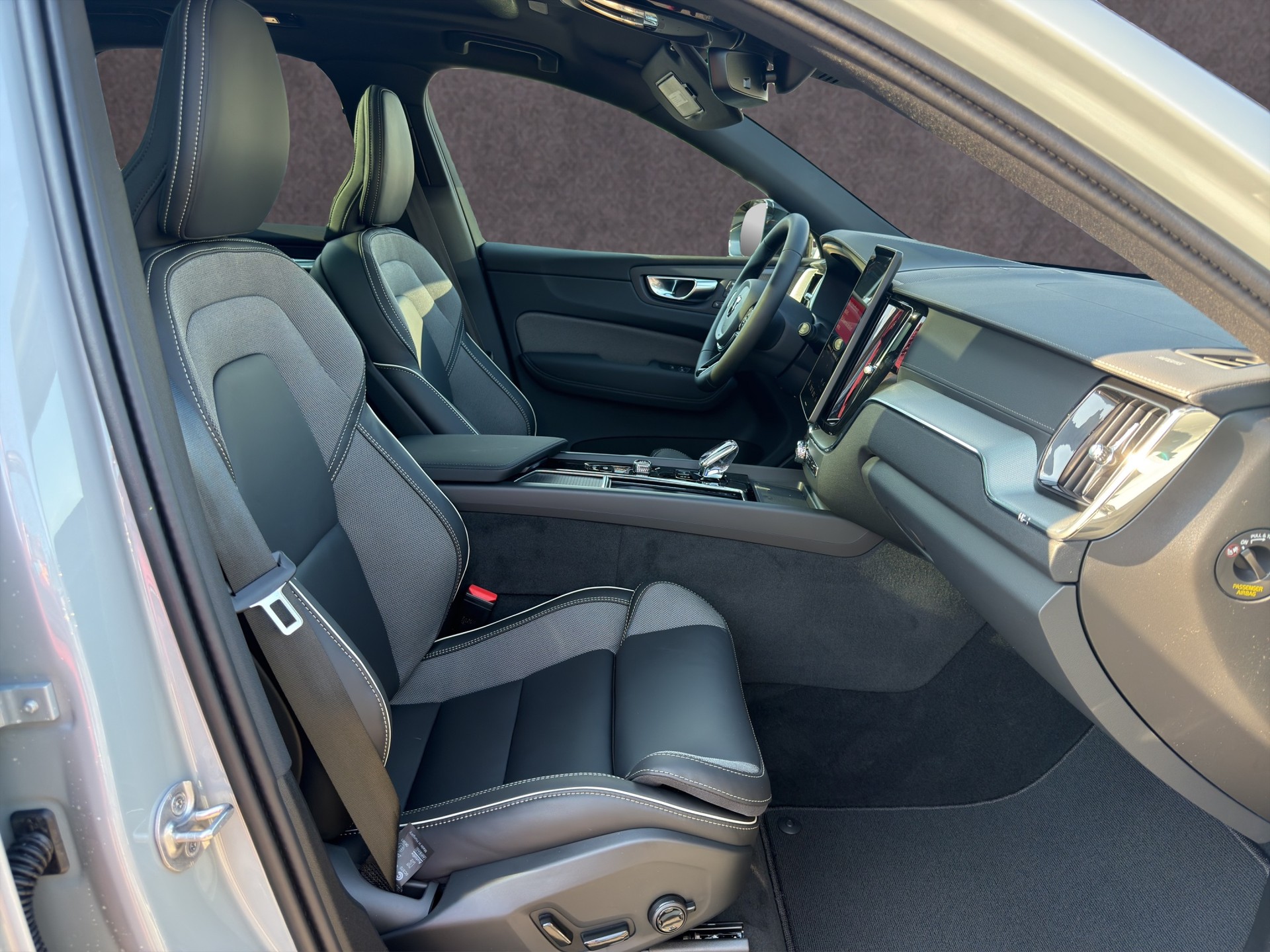 VOLVO XC60 2.0 T8 TE Black Edition eAWD-image-15