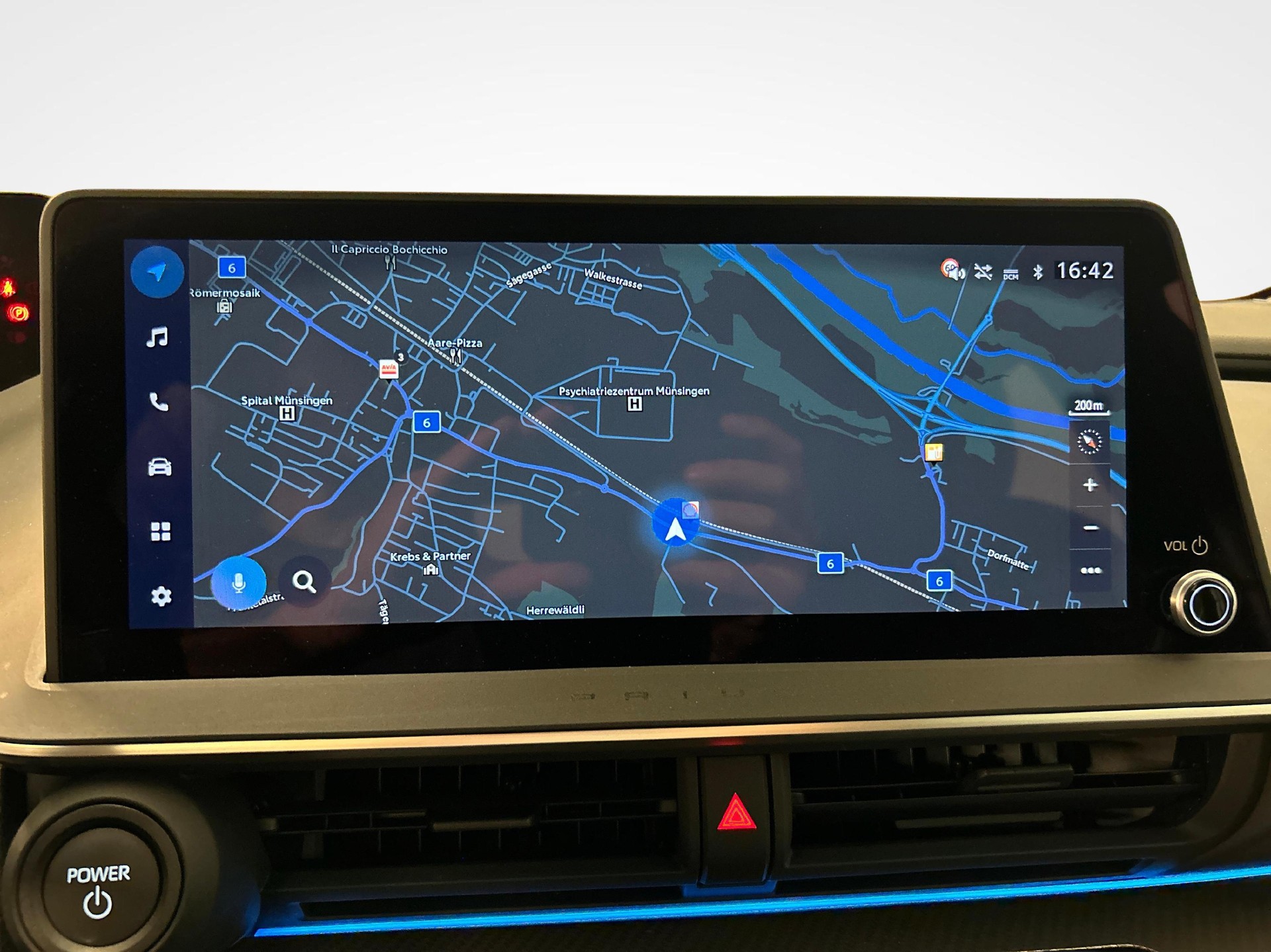 TOYOTA Prius 2.0 Plug-In-Hybrid Premium-image-8