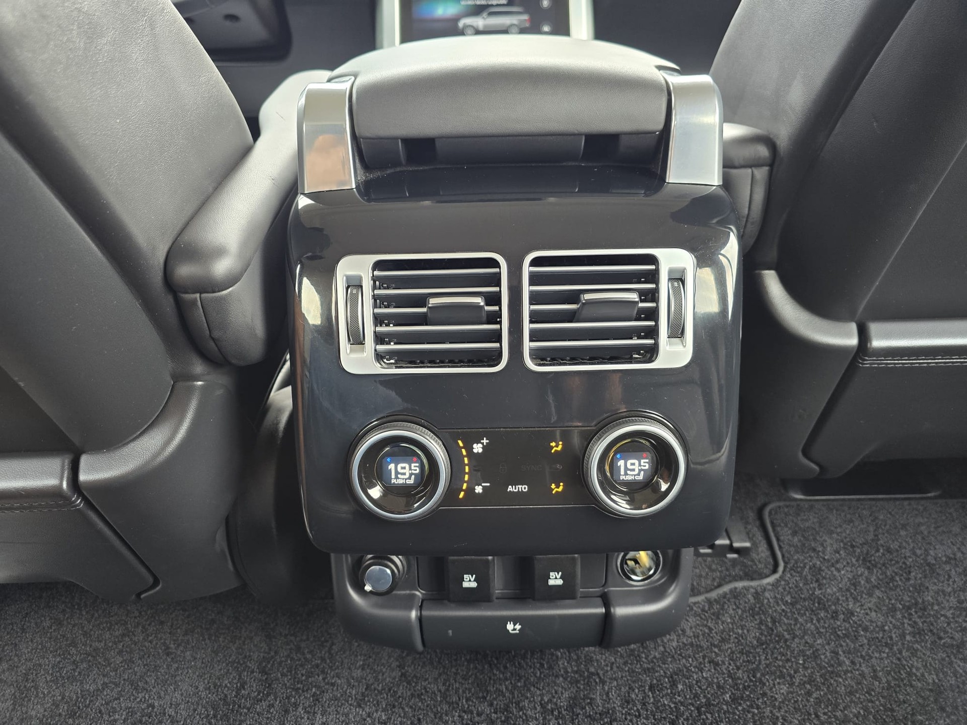 LAND ROVER Range Rover 4.4 SDV8 Vogue Automatic-image-19