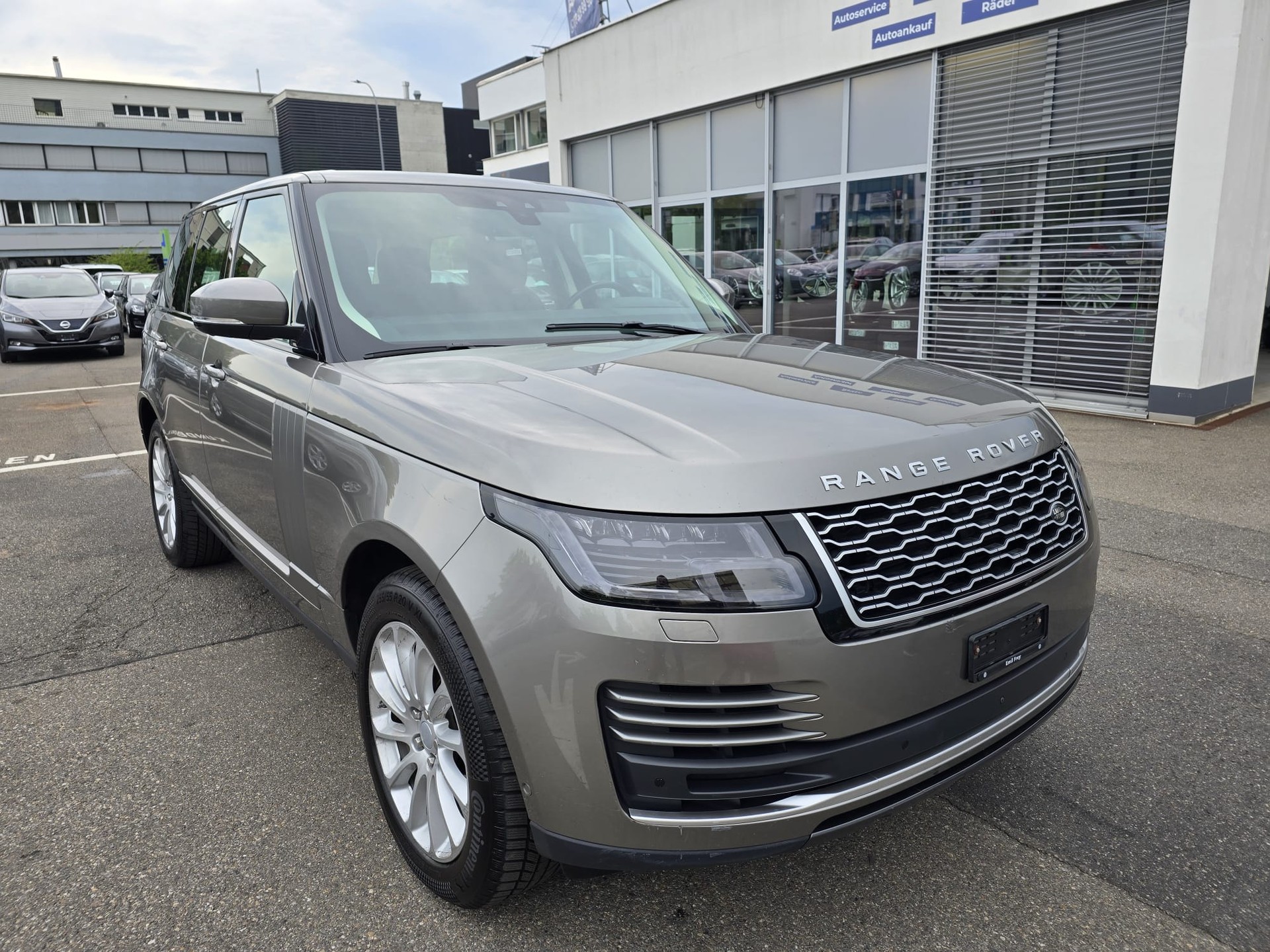LAND ROVER Range Rover 4.4 SDV8 Vogue Automatic-showroom-element-2