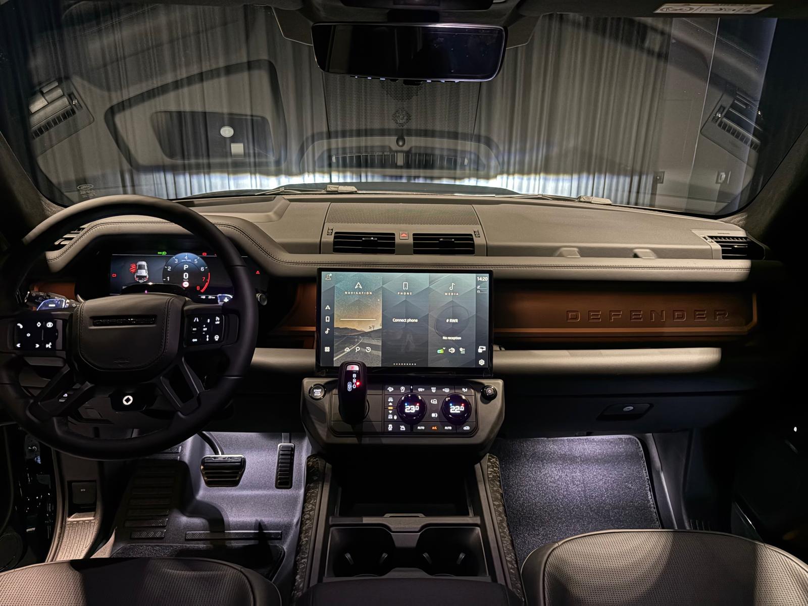 LAND ROVER Defender 110 4.4 V8 Octa-image-7