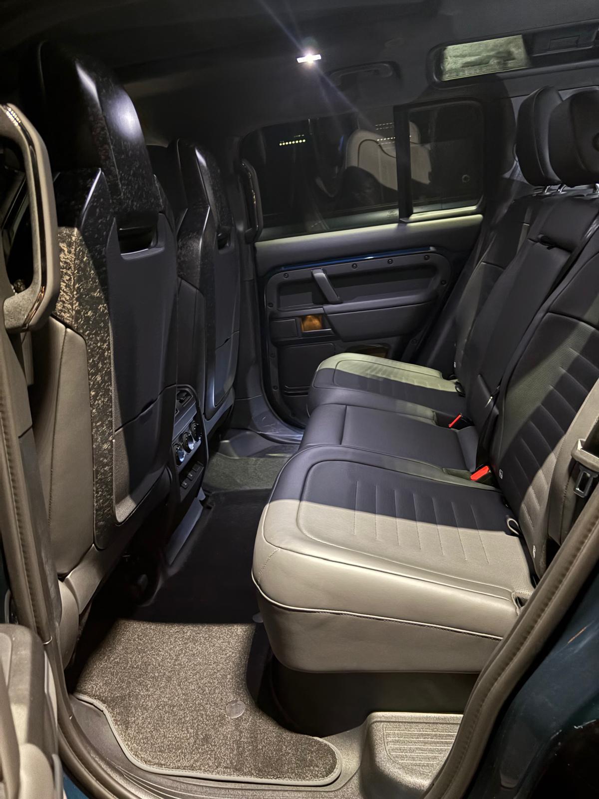 LAND ROVER Defender 110 4.4 V8 Octa-image-5