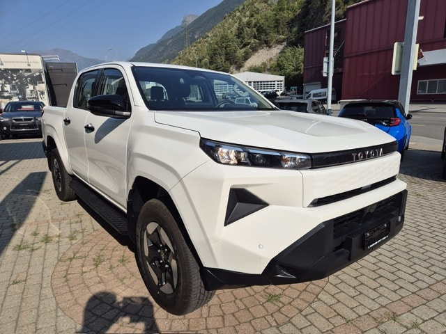 TOYOTA Double Cab Pick-up-showroom-element-1