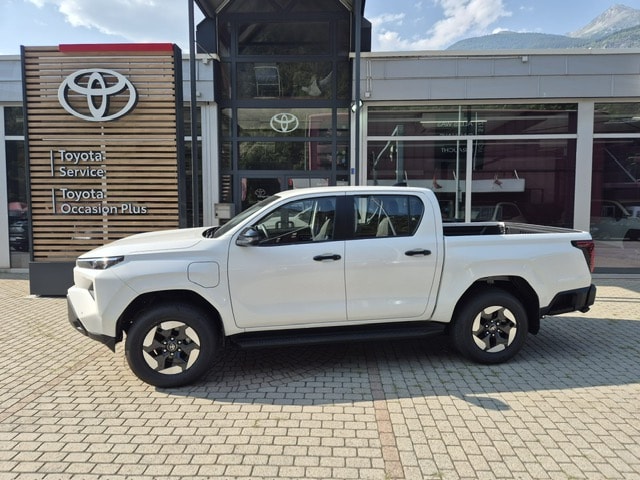 TOYOTA Double Cab Pick-up