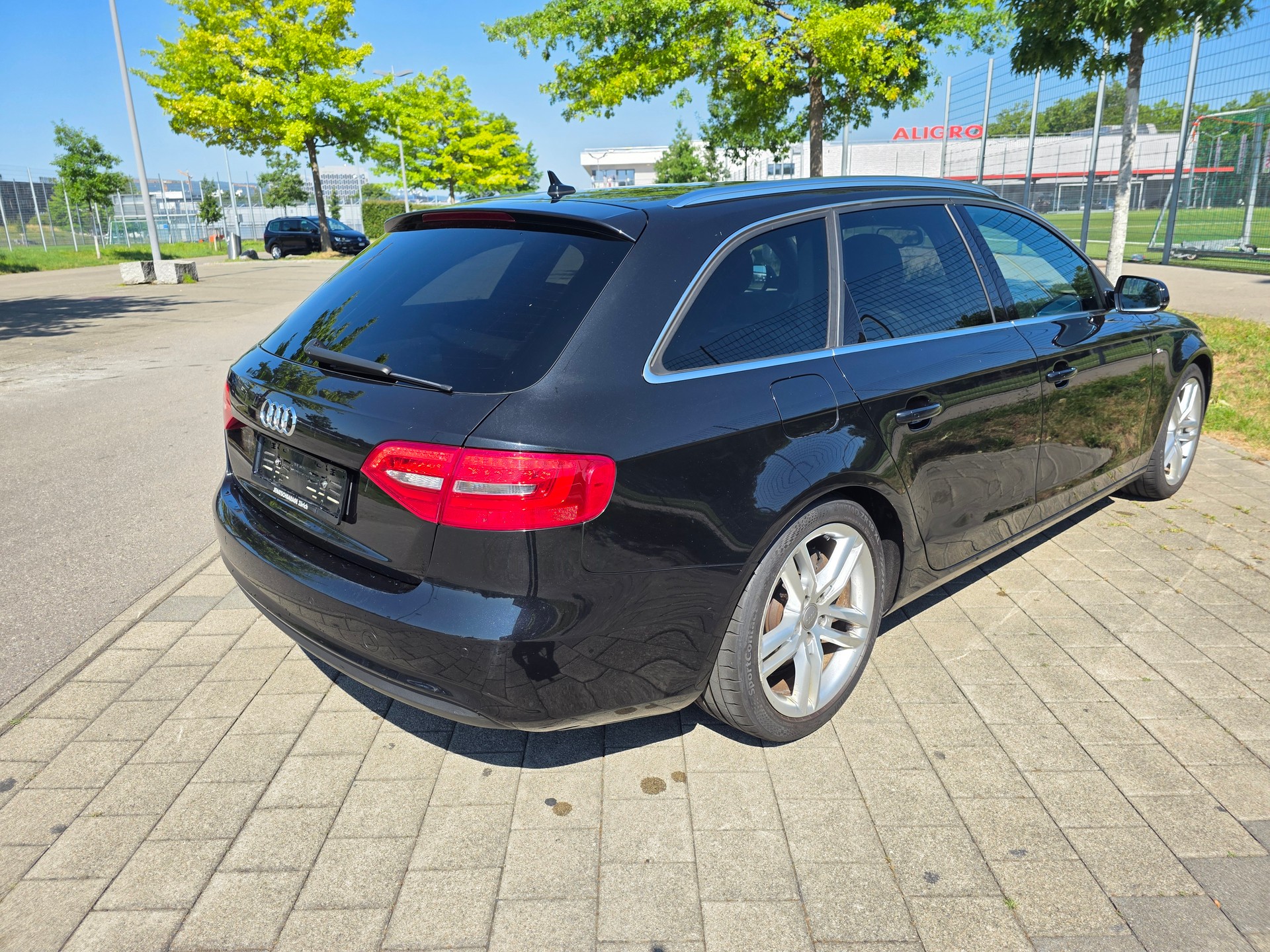 AUDI A4 Avant 2.0 TDI quattro-showroom-element-3