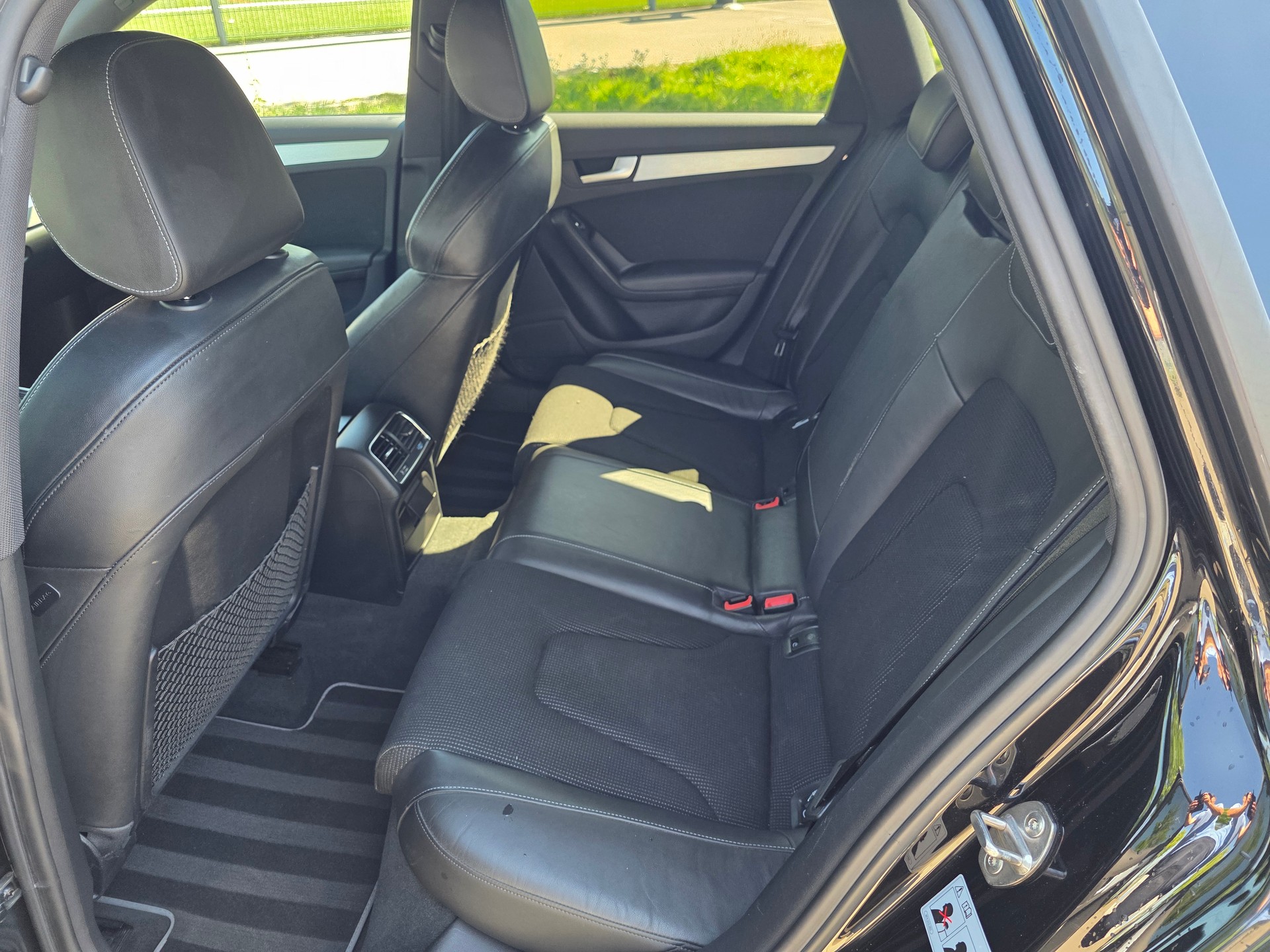 AUDI A4 Avant 2.0 TDI quattro-image-20