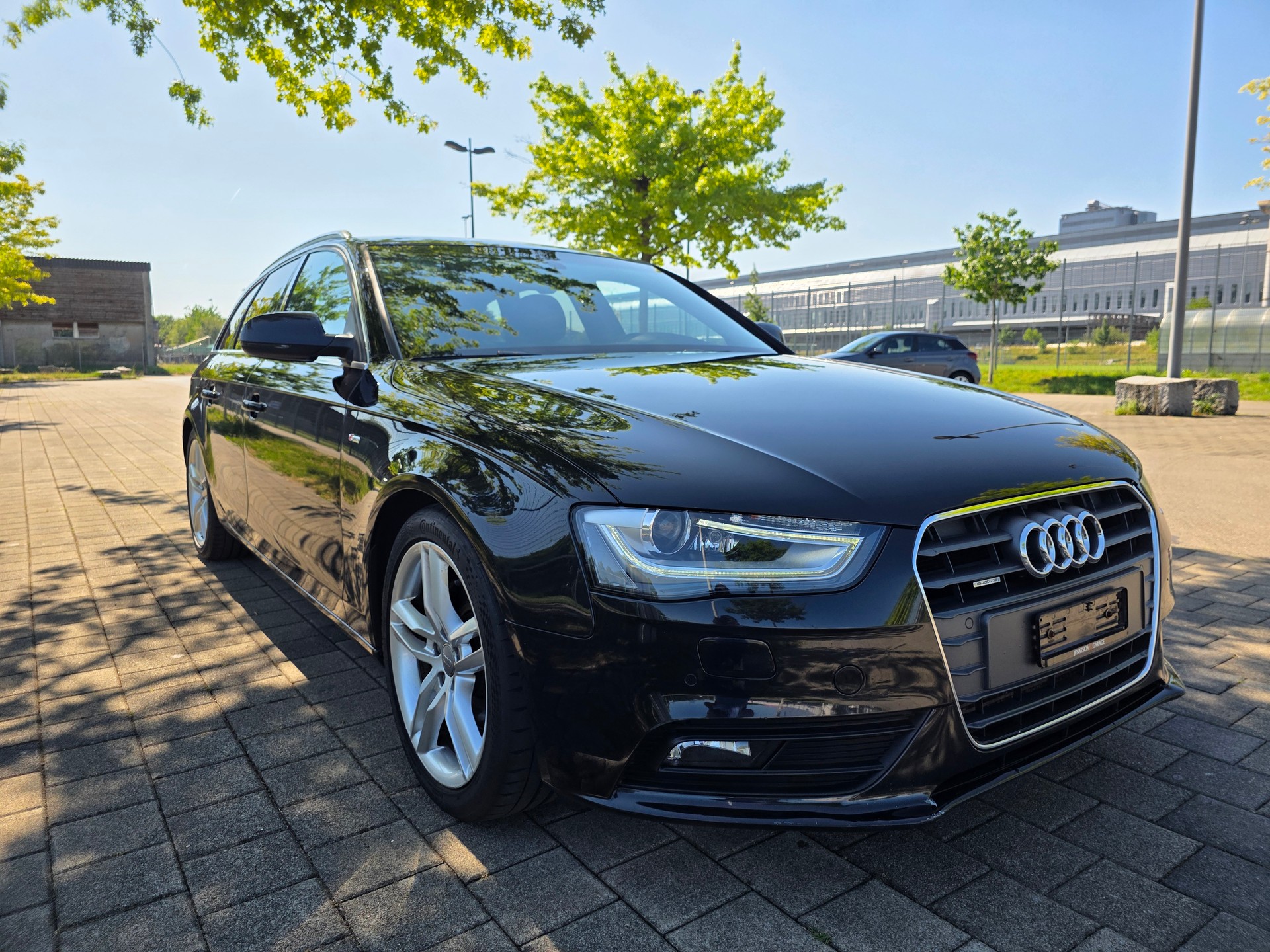 AUDI A4 Avant 2.0 TDI quattro-showroom-element-1