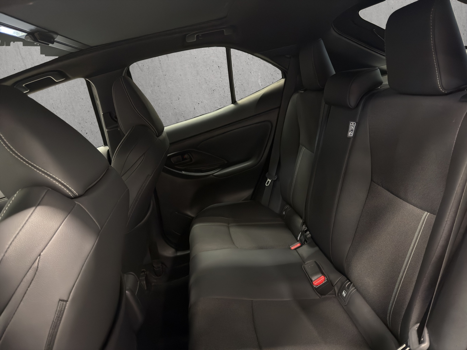 TOYOTA Yaris Cross 1.5 VVT-i HSD Premiere Edition AWD-i-image-12