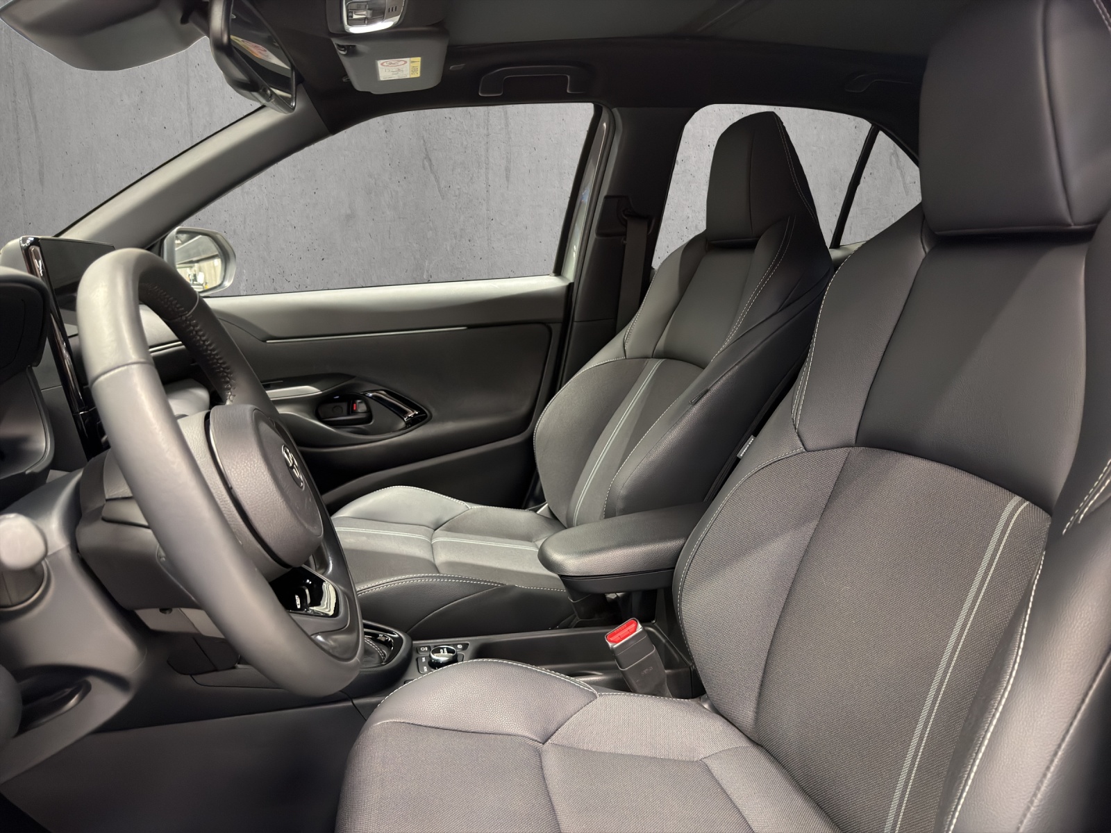 TOYOTA Yaris Cross 1.5 VVT-i HSD Premiere Edition AWD-i-image-8
