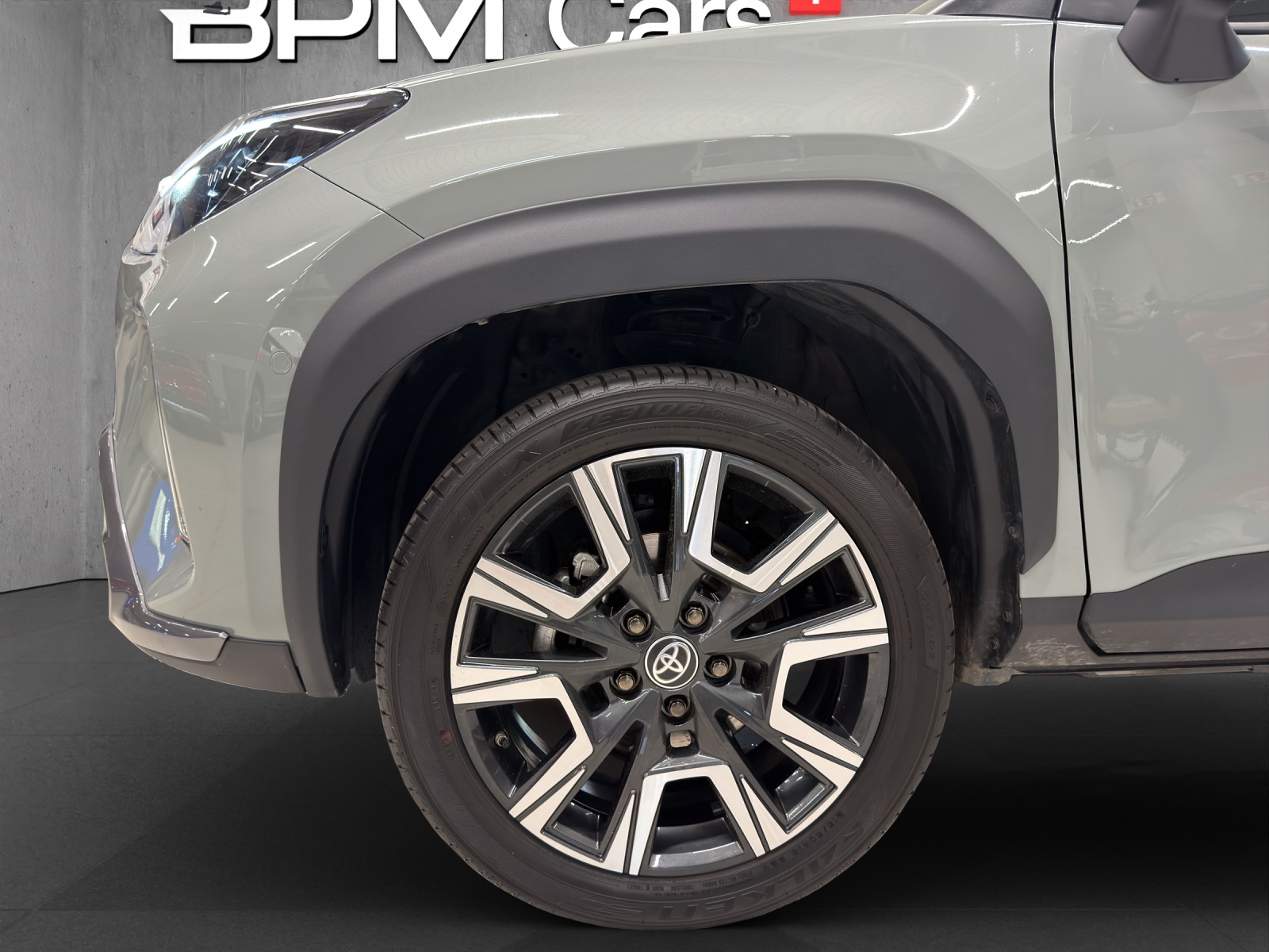 TOYOTA Yaris Cross 1.5 VVT-i HSD Premiere Edition AWD-i-image-4