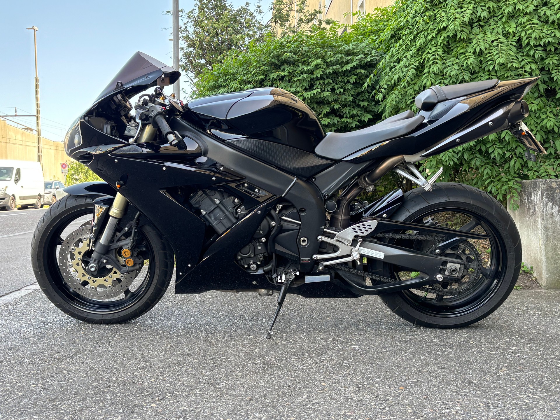 YAMAHA YZF-R1-image-1