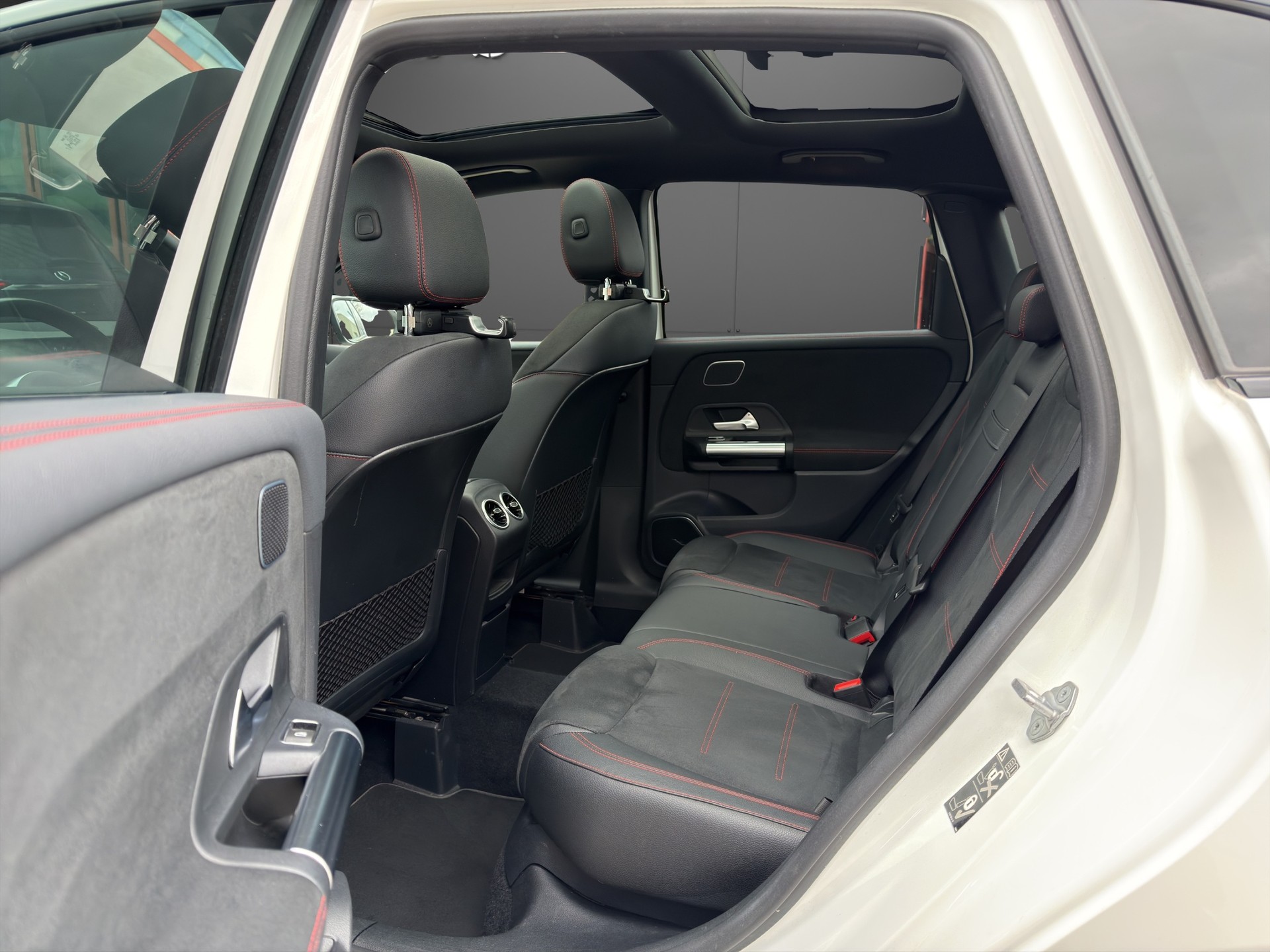 MERCEDES-BENZ B 250 4Matic AMG Line Panorama Dach-image-13