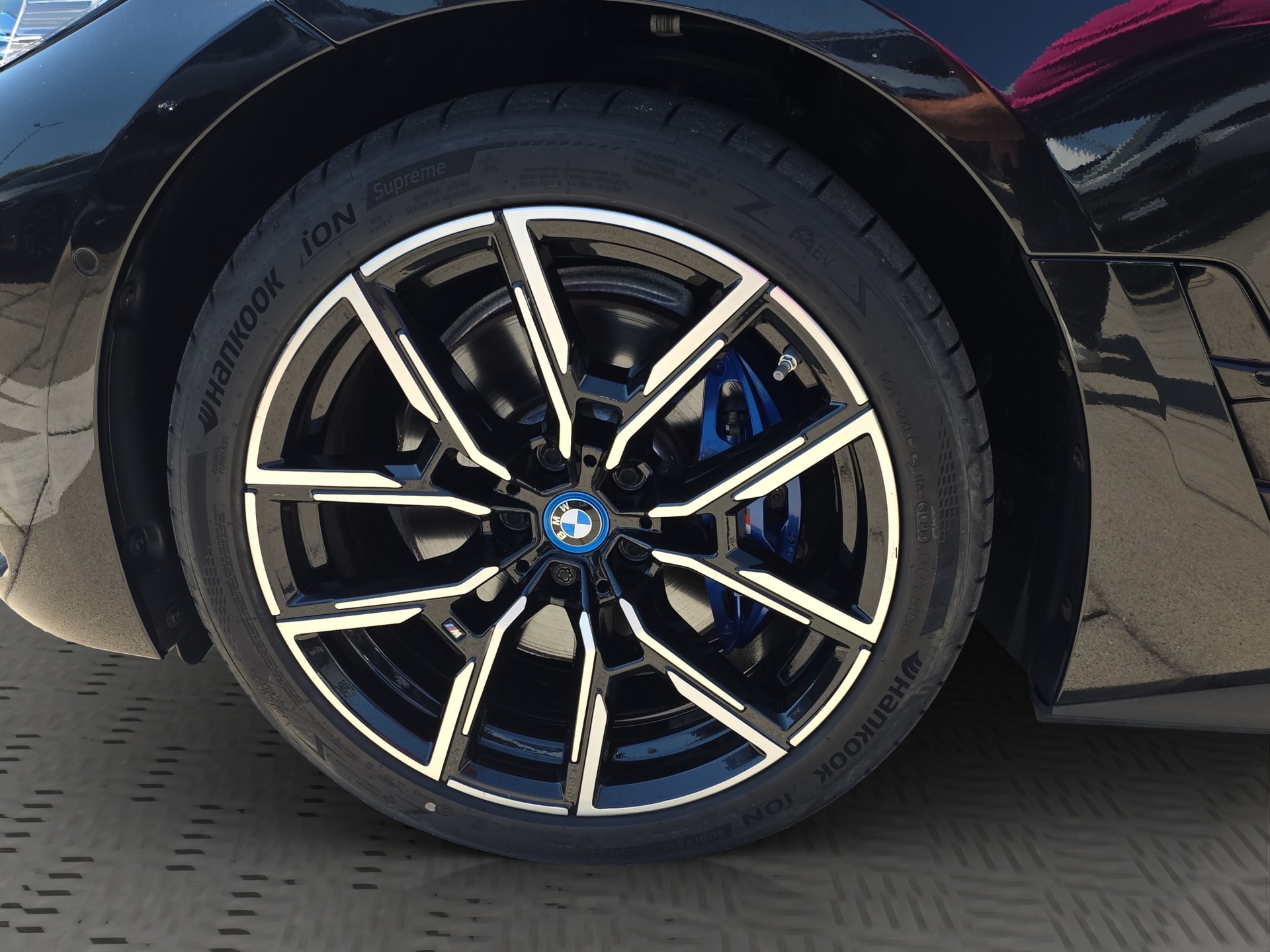 BMW i4 M50-image-8