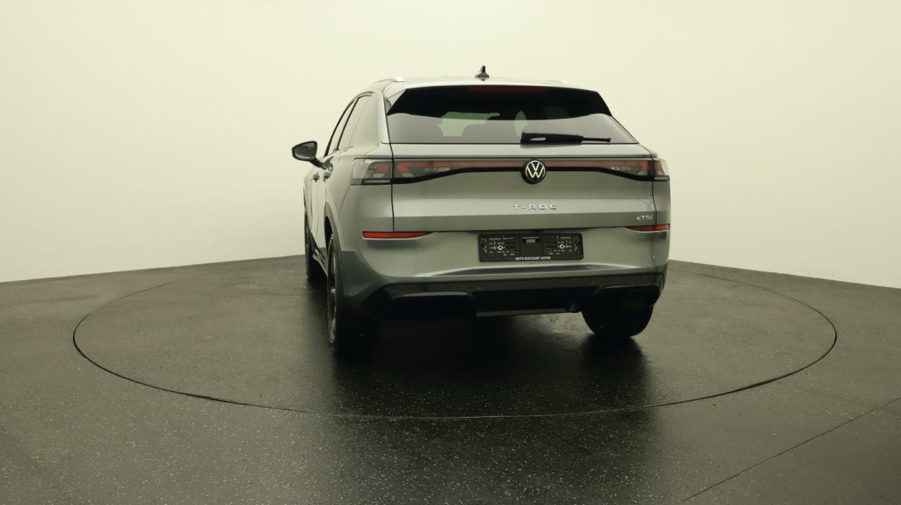 VW T-Roc 1.5 eTSI mHEV R-Line DSG-showroom-element-3