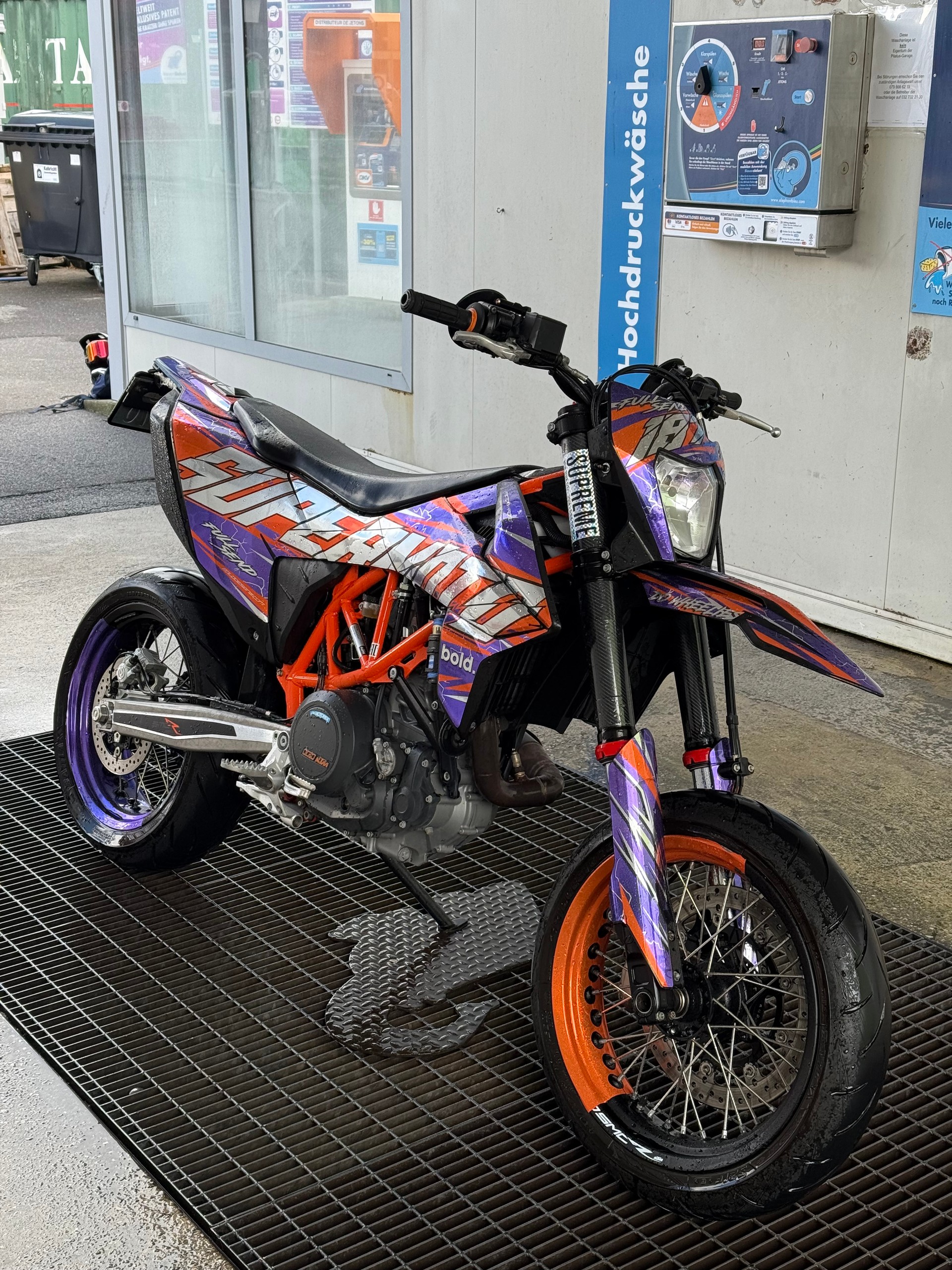 KTM 690 SMC R ABS (35 kW)-image-3