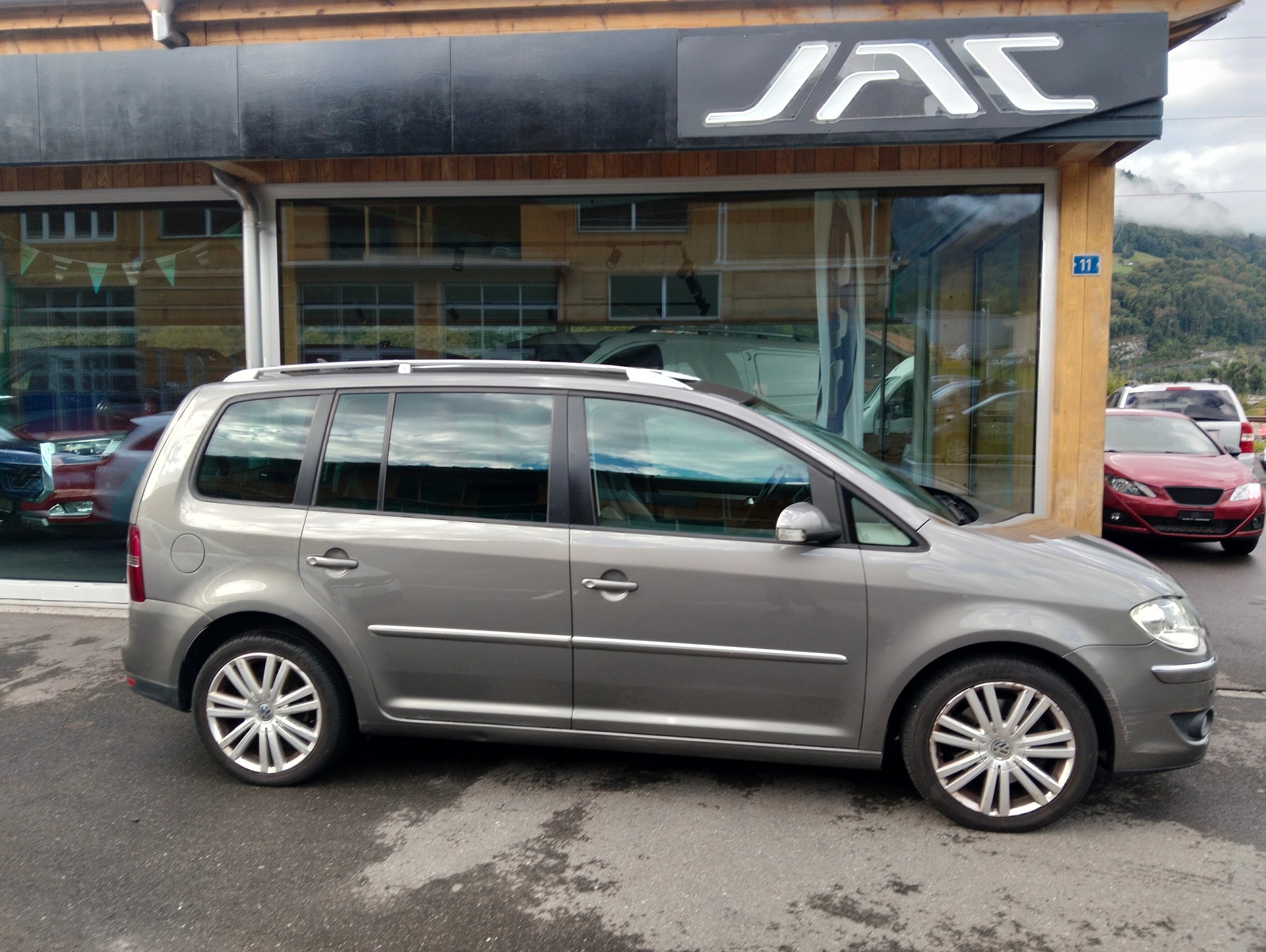VW Touran 1.4 TSI Highline-image-4