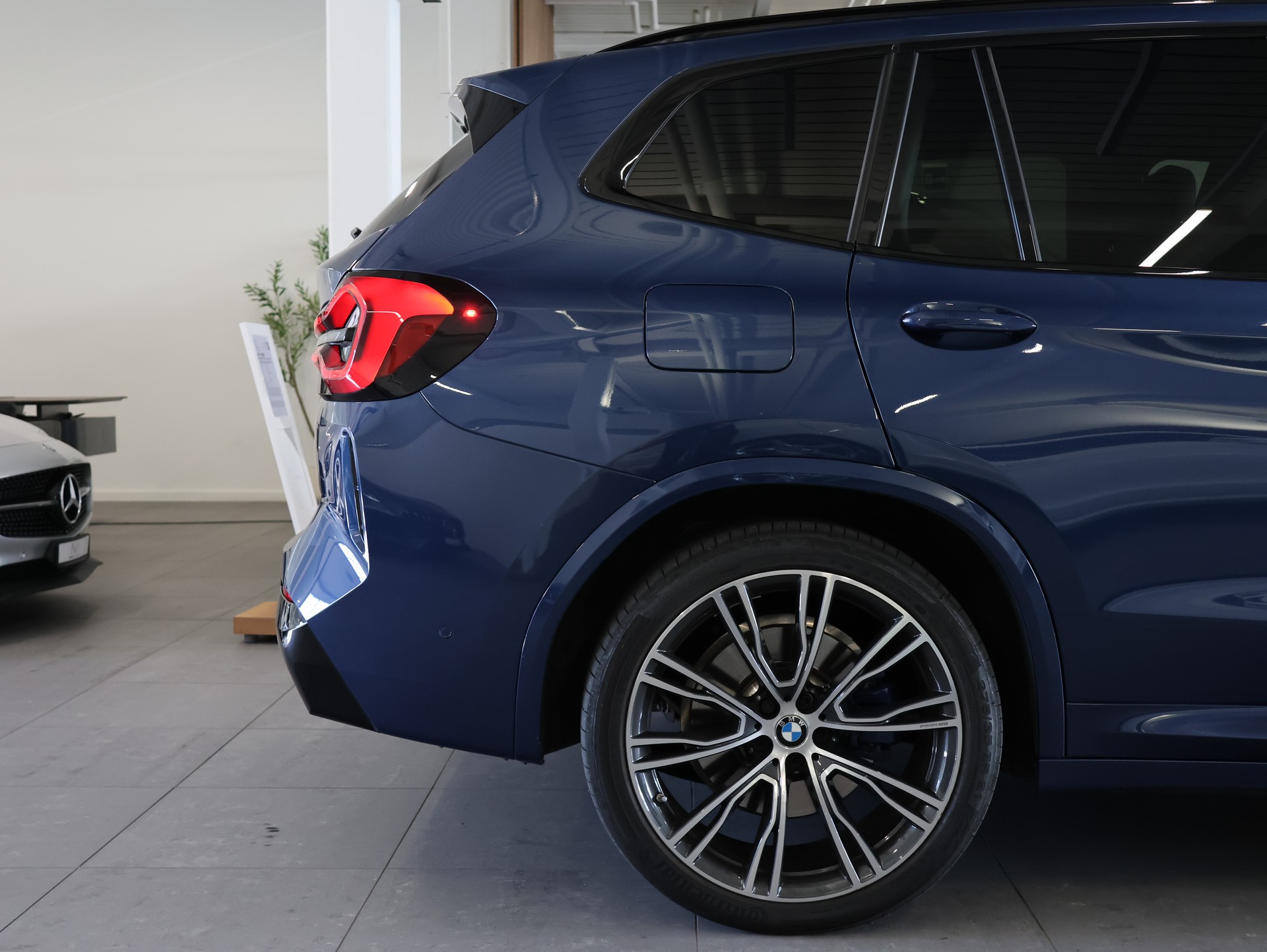 BMW X3 xDrive 48V M40d M Sport Edition Steptronic *PHYTONICBLAU-LACKIERUNG*-image-8