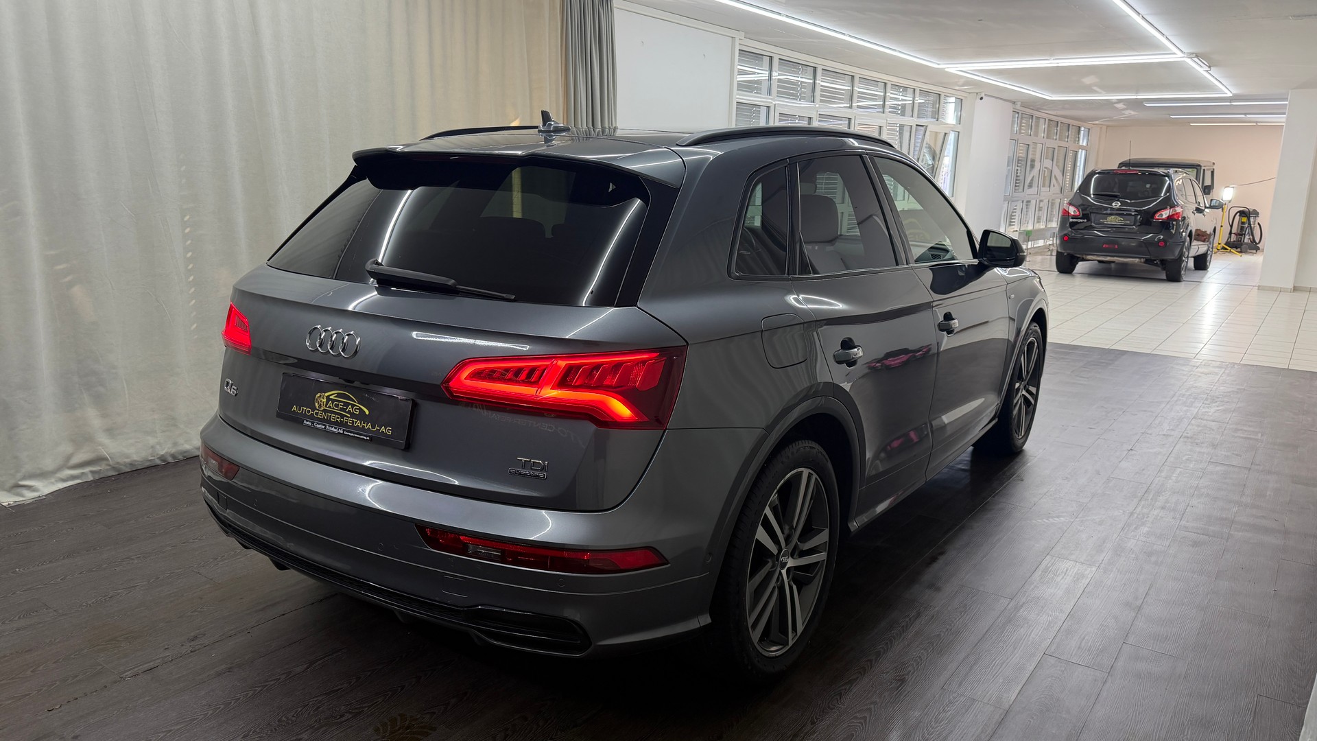AUDI Q5 40 TDI sport quattro S-tronic-showroom-element-3