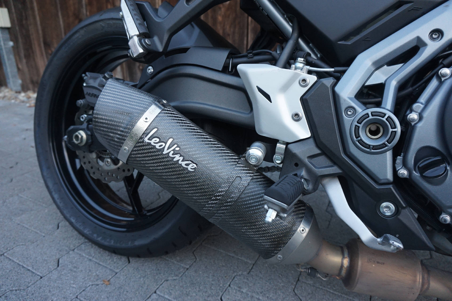 KAWASAKI Z 650 ABS (35kW) mit Leovince LV Onre Evo Carbon Auspuff-image-10