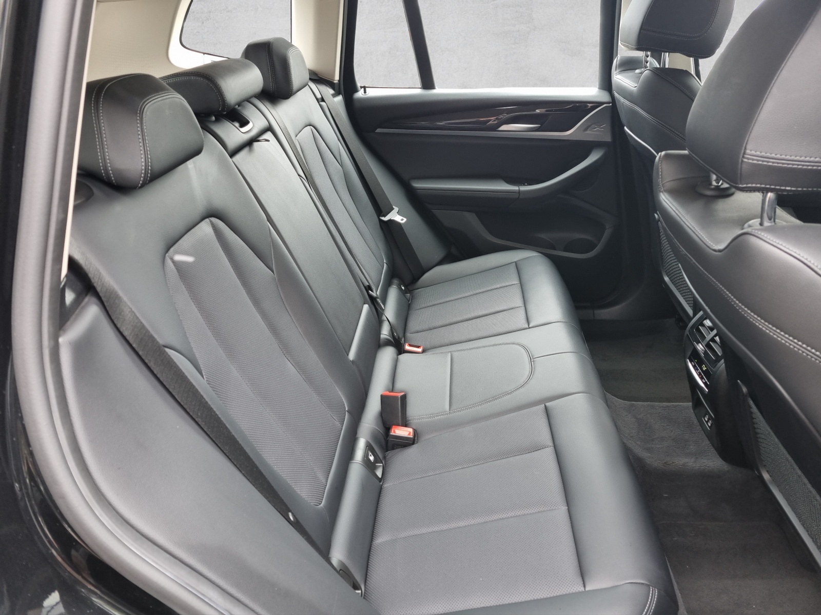 BMW X3 xDrive 20i-image-5