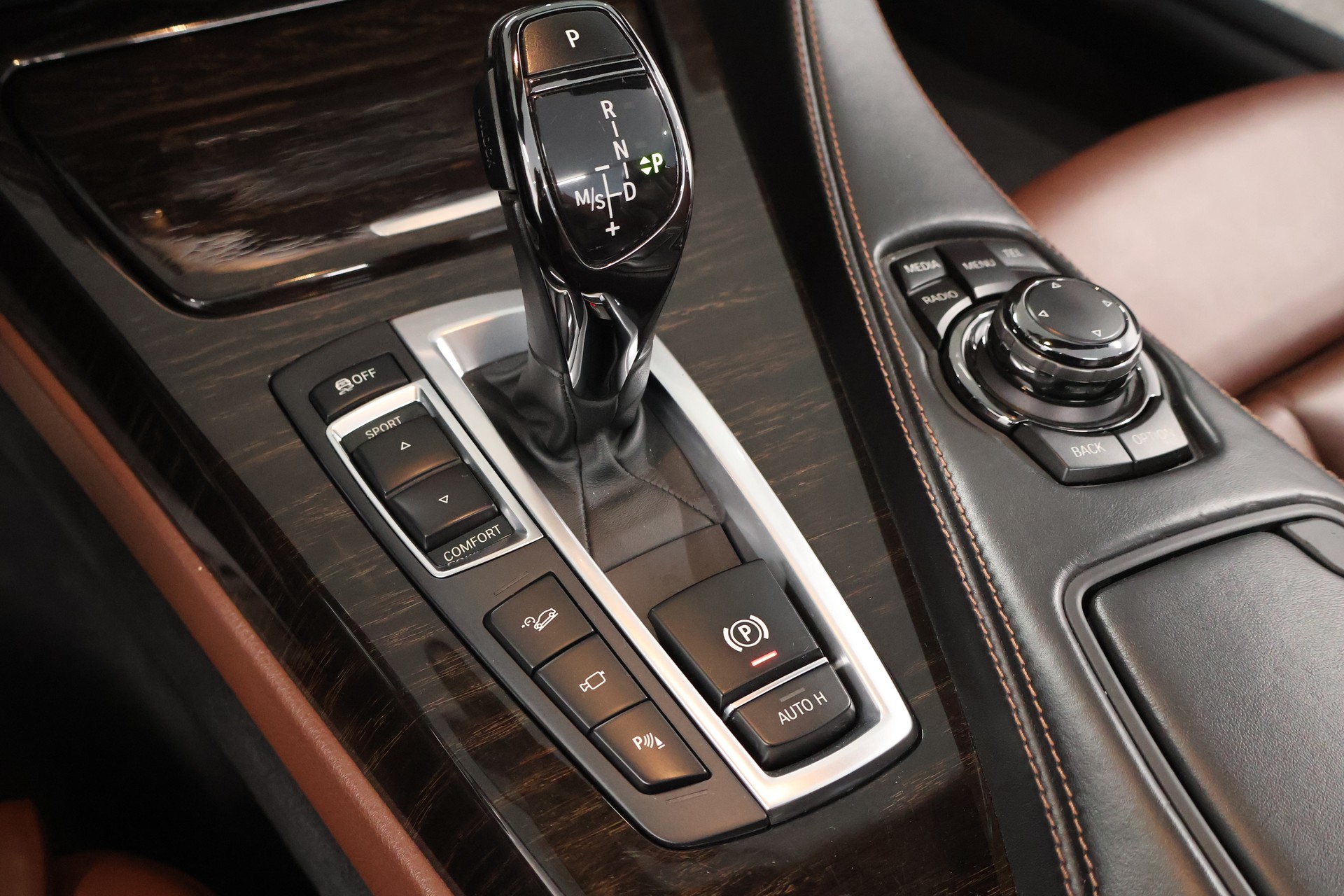 BMW 650i M Sport Edition Cabrio xDrive-image-24