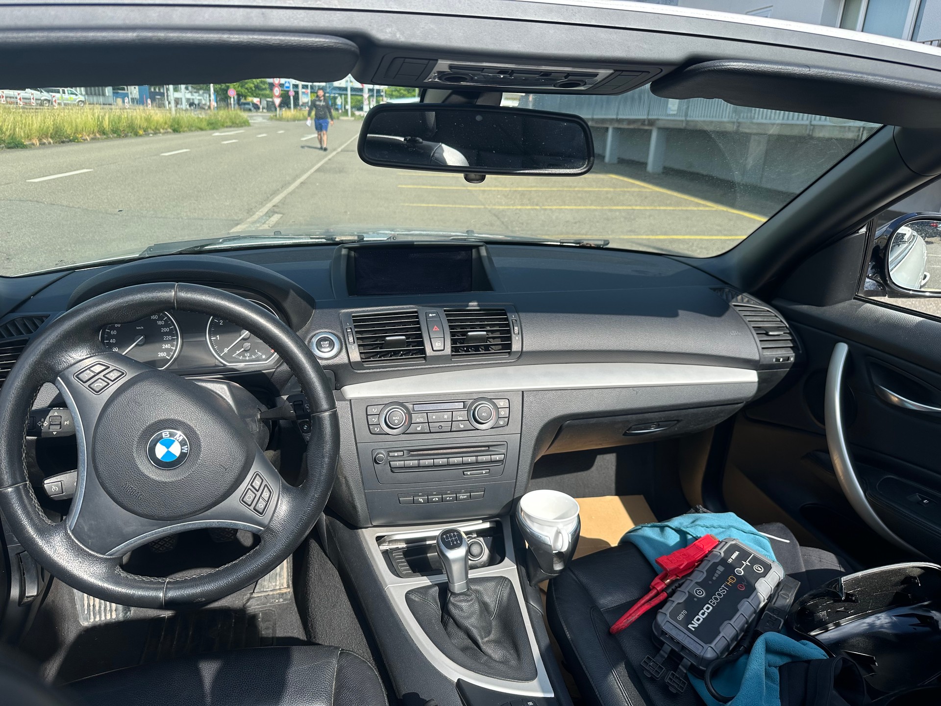 BMW 120i Cabrio-image-9