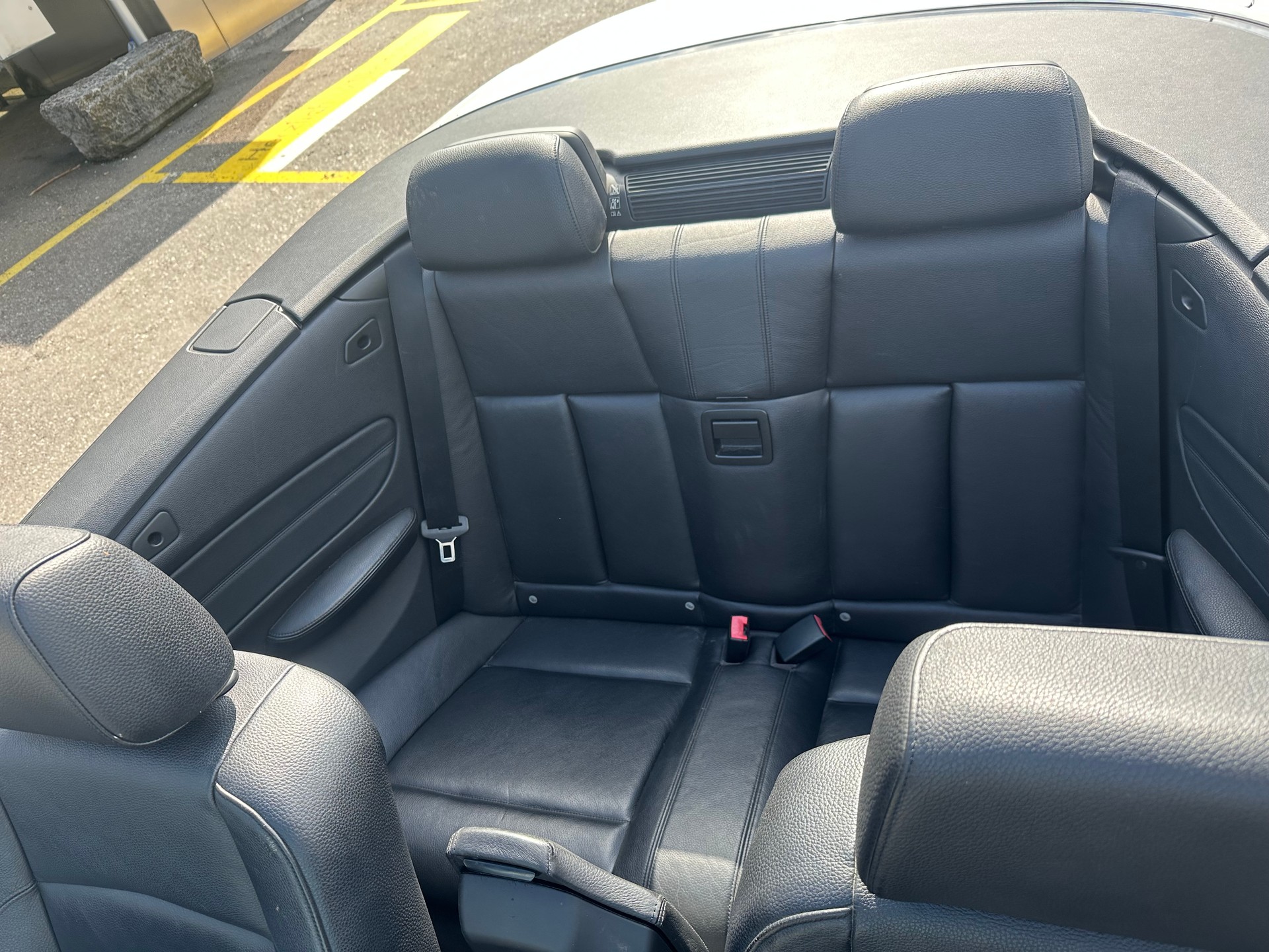 BMW 120i Cabrio-image-8