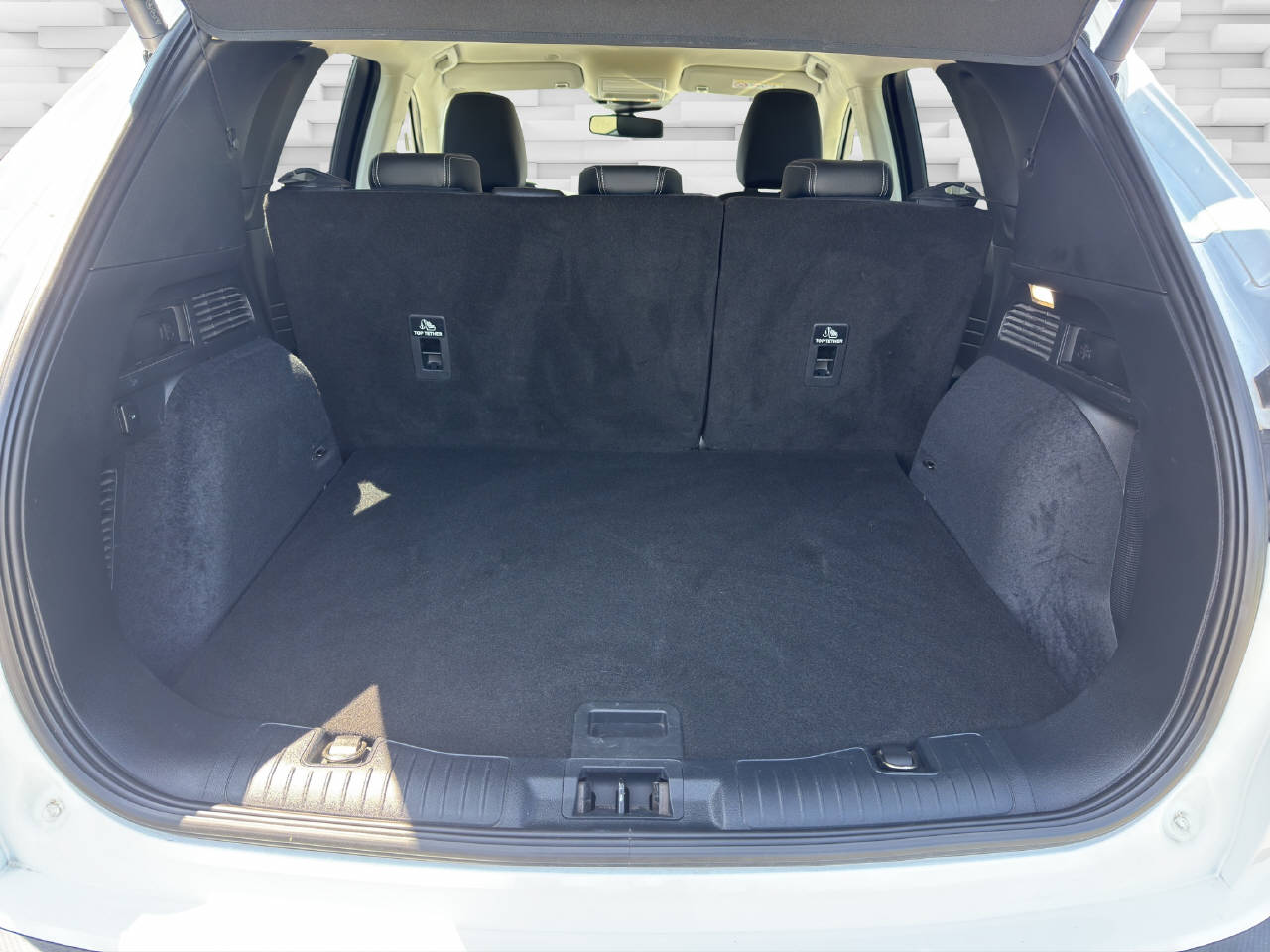 FORD Kuga 2.5 Plug-in Hybrid Titanium X-image-10