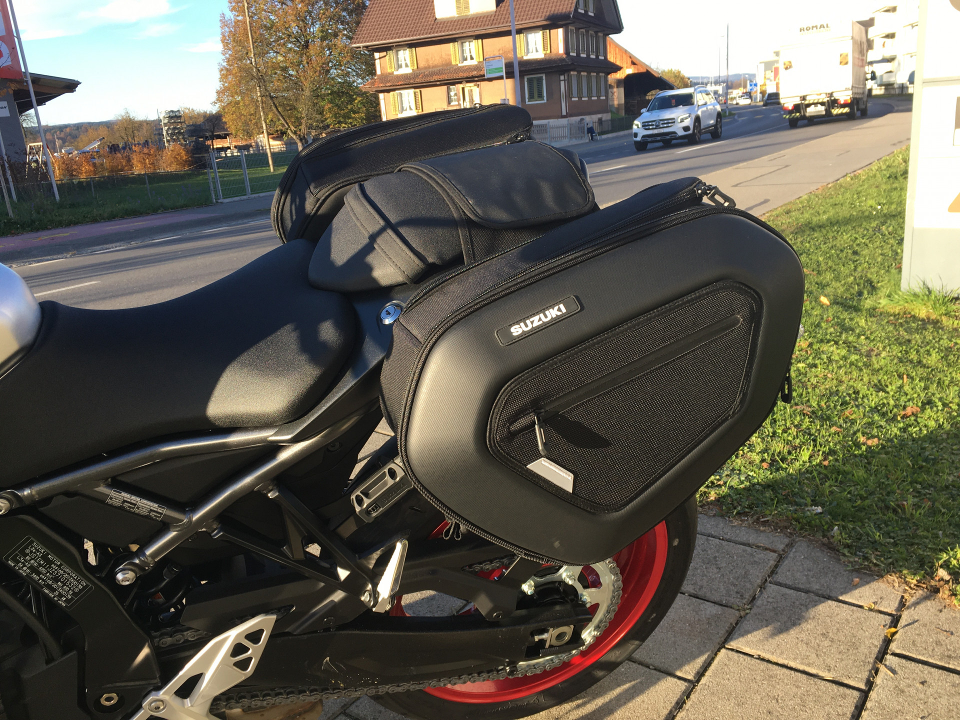 SUZUKI GSX-8S-image-4