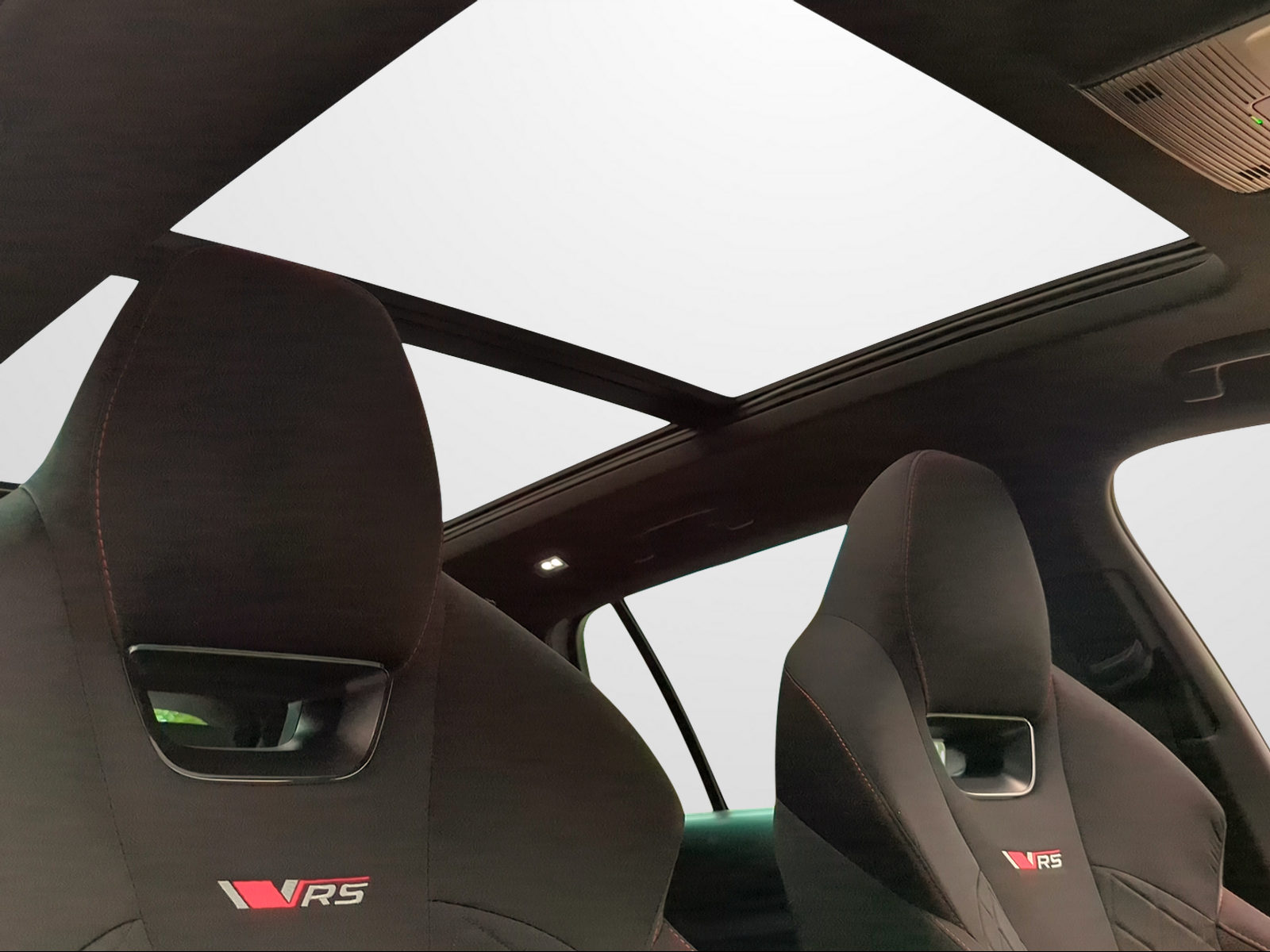 SKODA Octavia Combi 2.0 TSI DSG RS-image-16