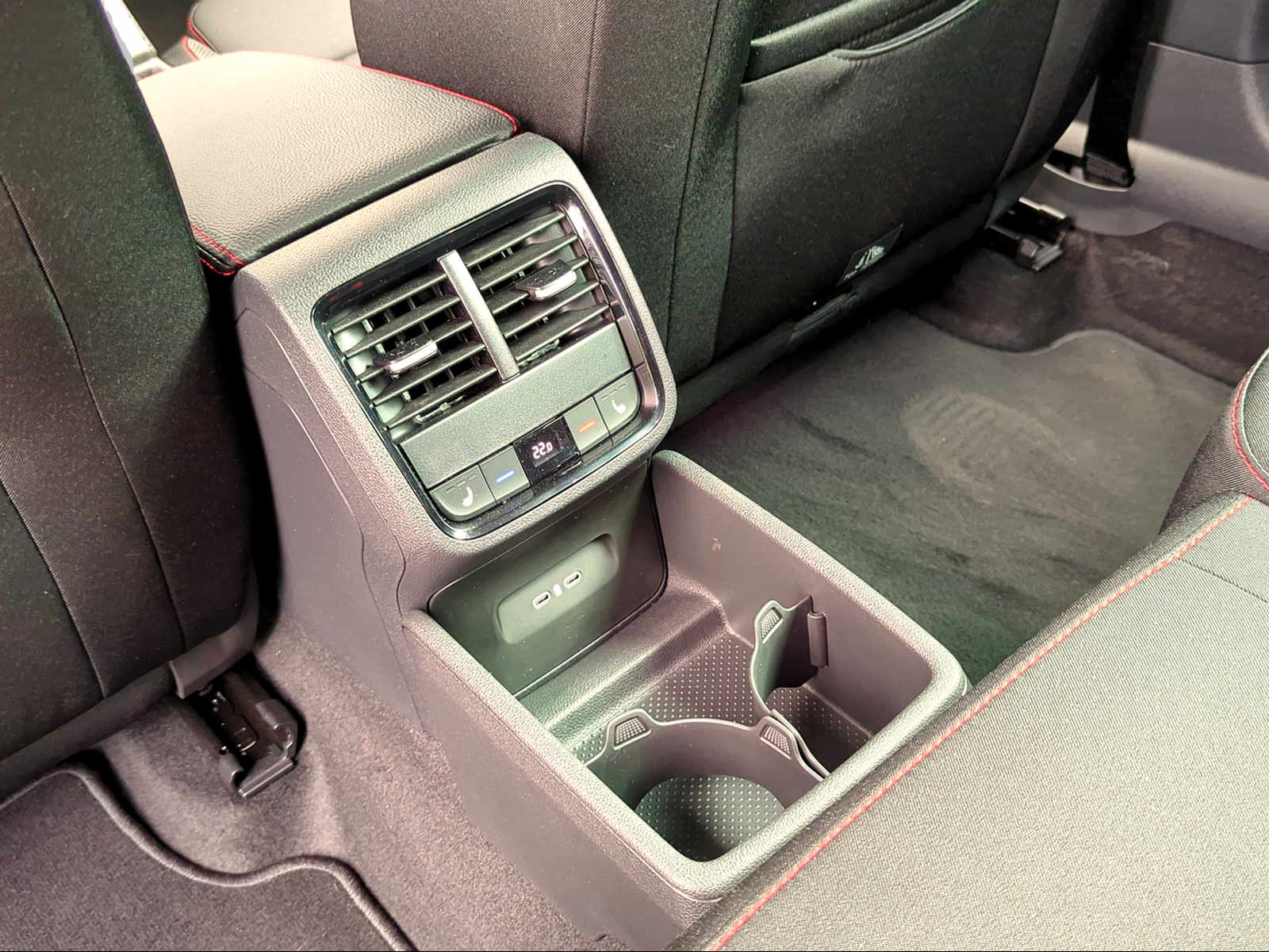 SKODA Octavia Combi 2.0 TSI DSG RS-image-8