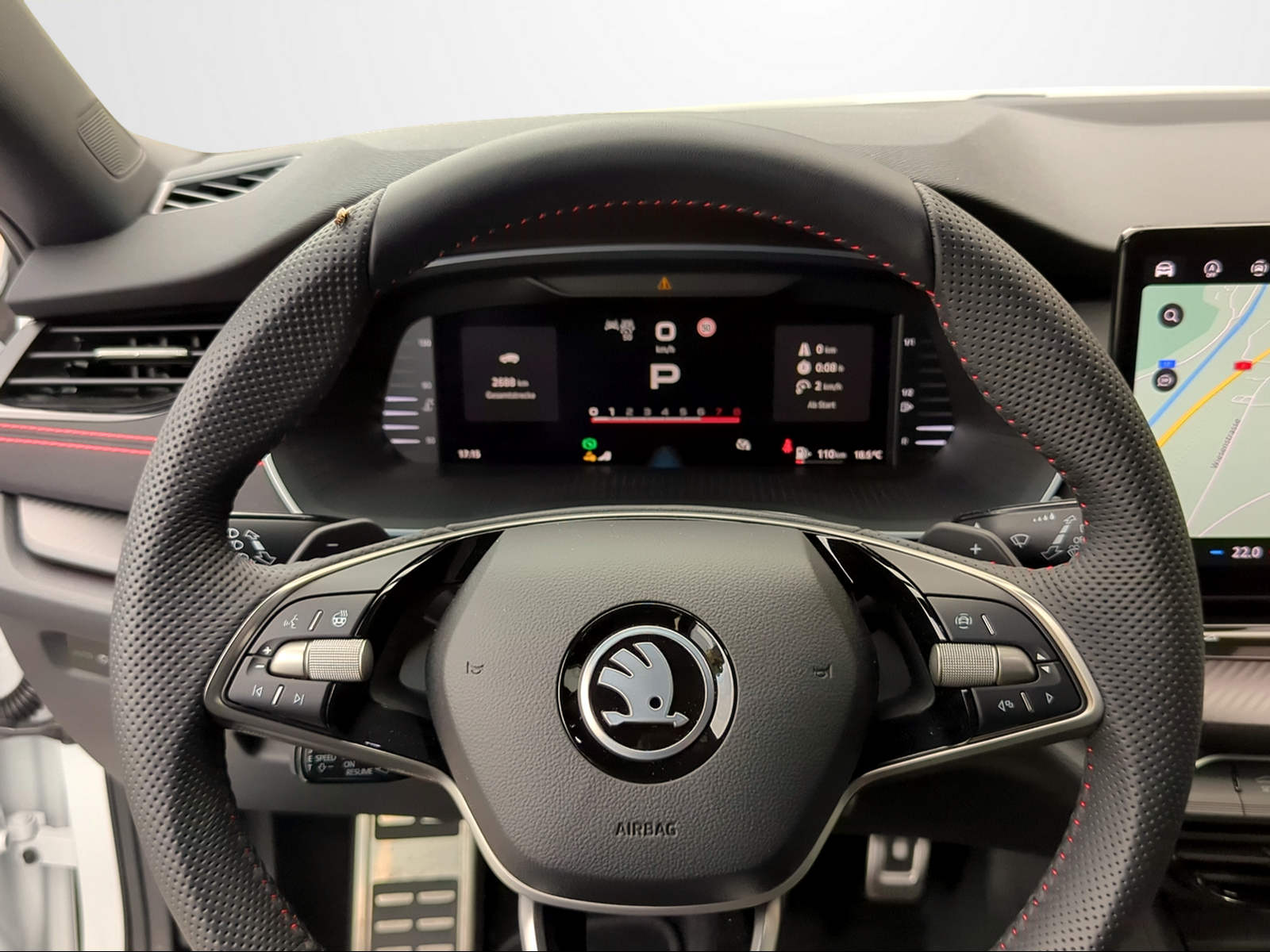 SKODA Octavia Combi 2.0 TSI DSG RS-image-13