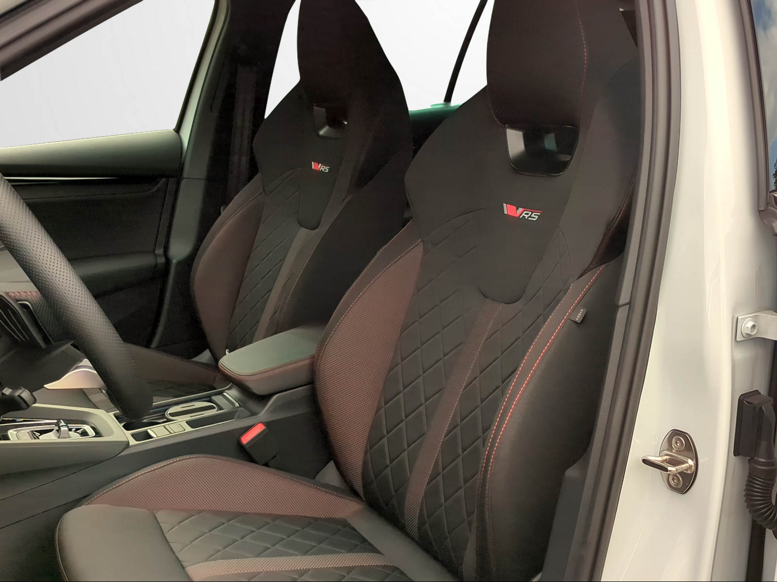 SKODA Octavia Combi 2.0 TSI DSG RS-image-9
