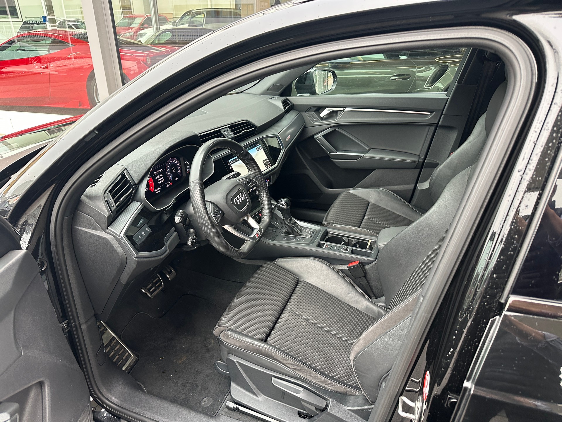 AUDI Q3 35 TFSI S line S-tronic-image-11