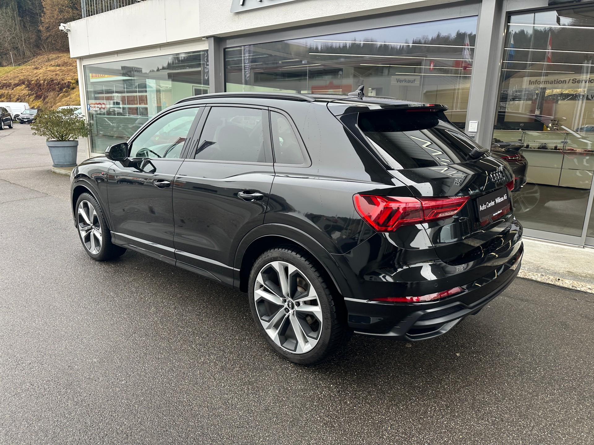 AUDI Q3 35 TFSI S line S-tronic-image-12