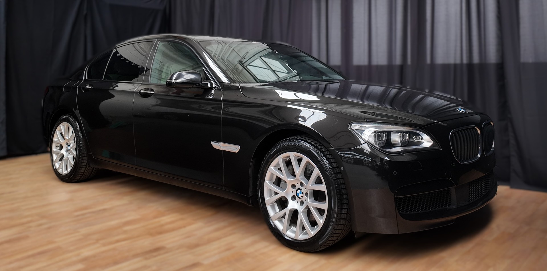 BMW 750i xDrive M-Sportpaket-image-1