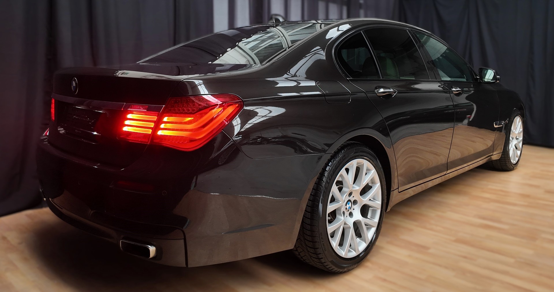 BMW 750i xDrive M-Sportpaket-image-10
