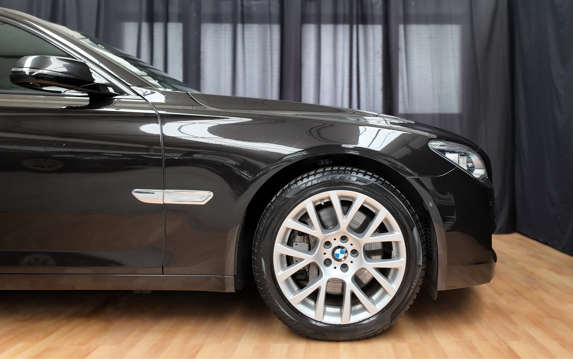 BMW 750i xDrive M-Sportpaket-image-2