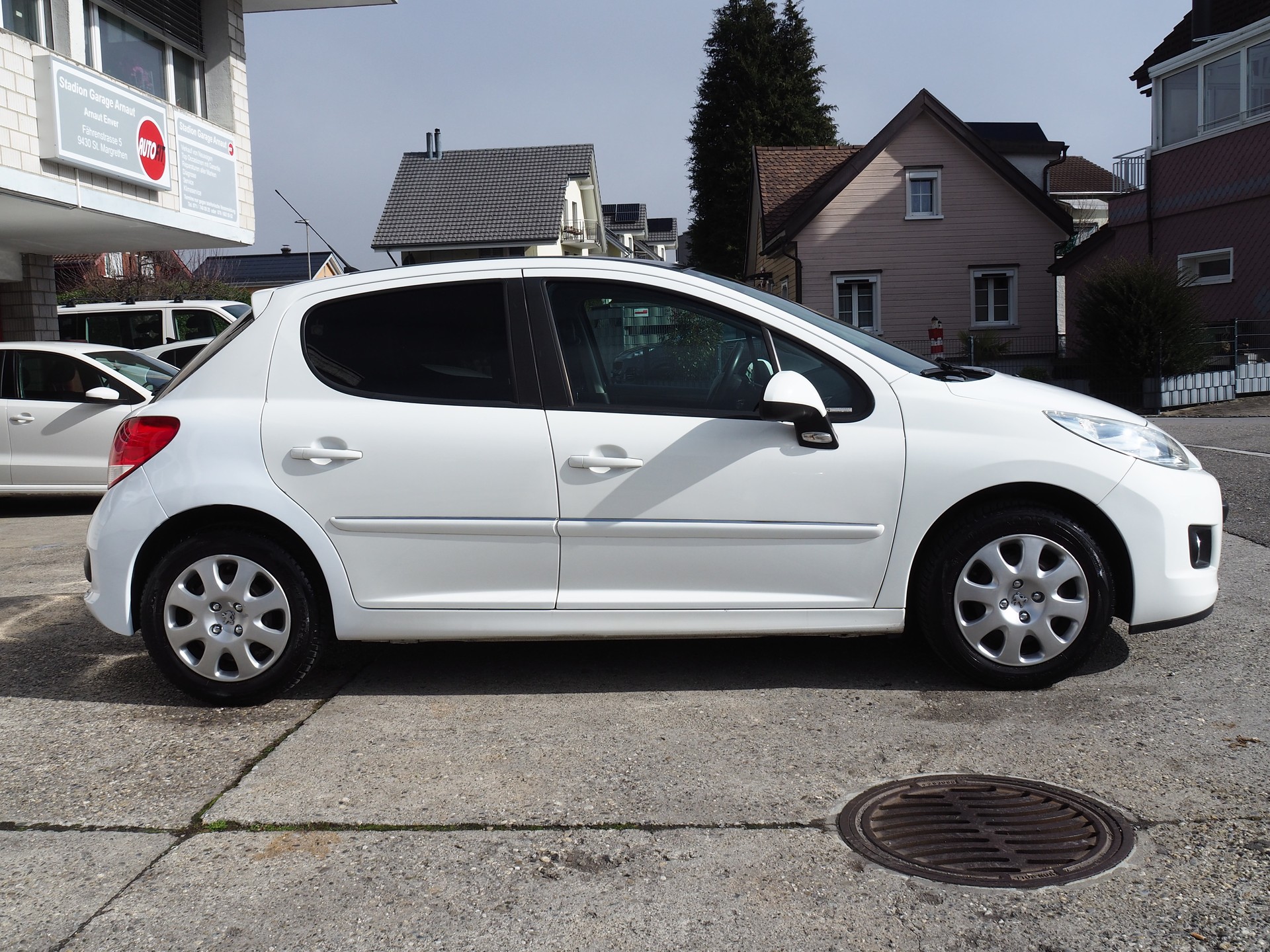 PEUGEOT 207 1.6 16V Allure Automatic-image-6