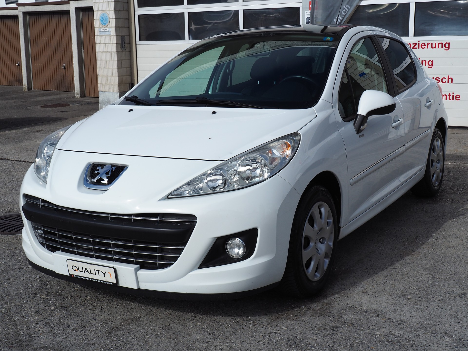 PEUGEOT 207 1.6 16V Allure Automatic-image-2