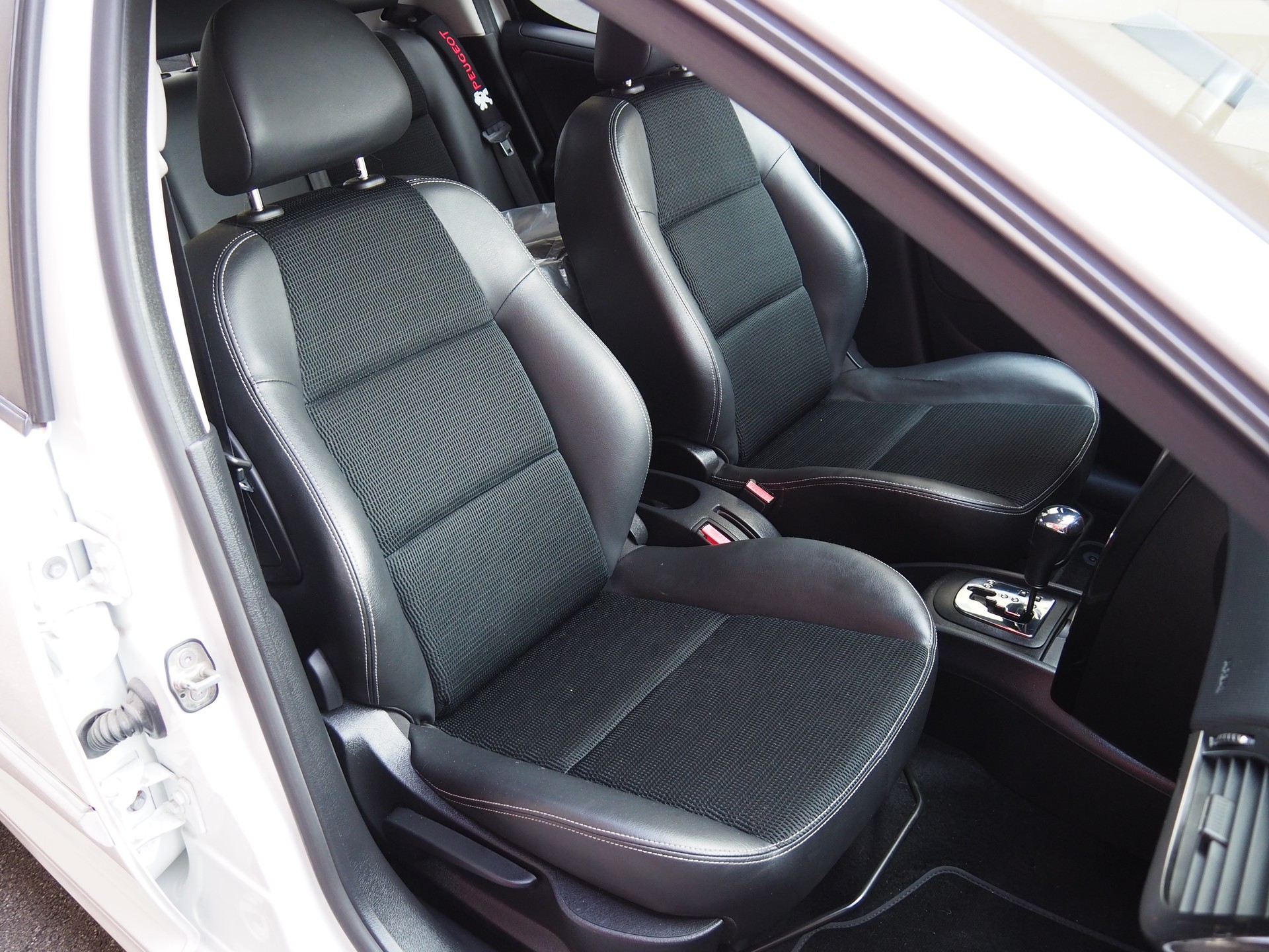 PEUGEOT 207 1.6 16V Allure Automatic-image-14