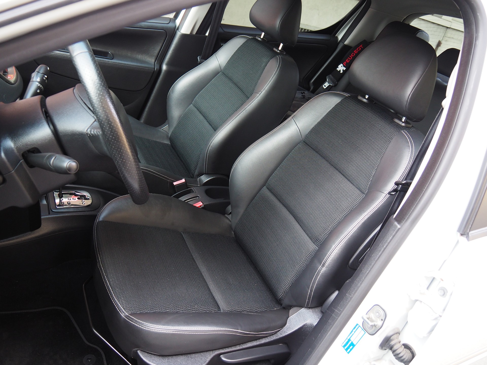 PEUGEOT 207 1.6 16V Allure Automatic-image-12