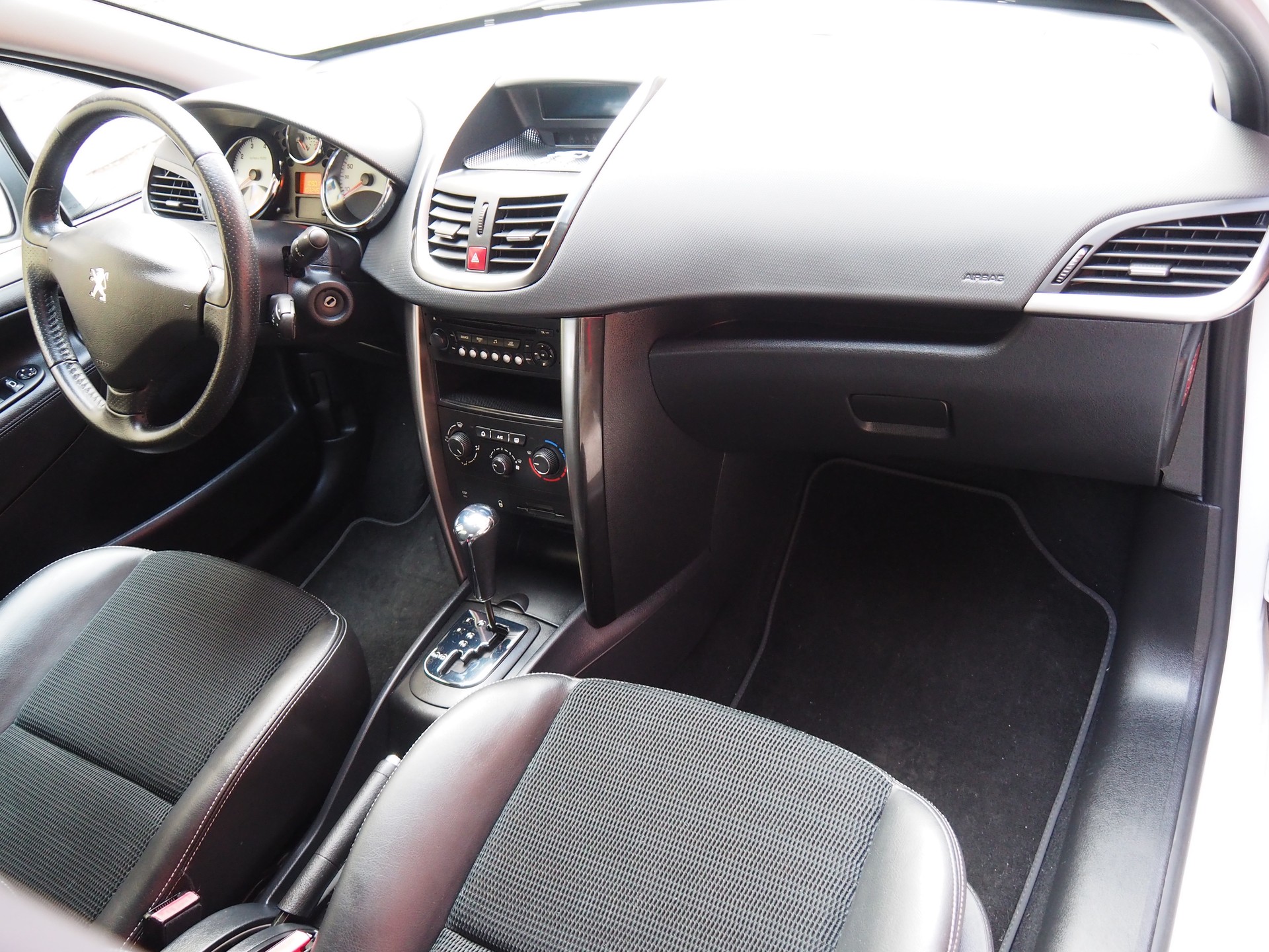 PEUGEOT 207 1.6 16V Allure Automatic-image-13