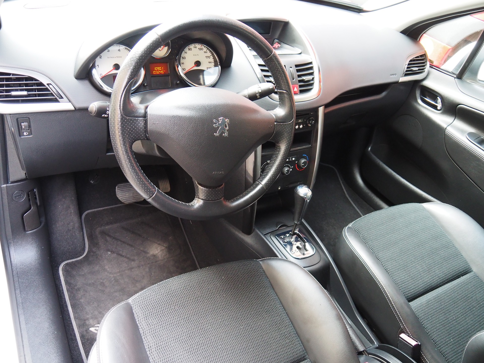 PEUGEOT 207 1.6 16V Allure Automatic-image-11