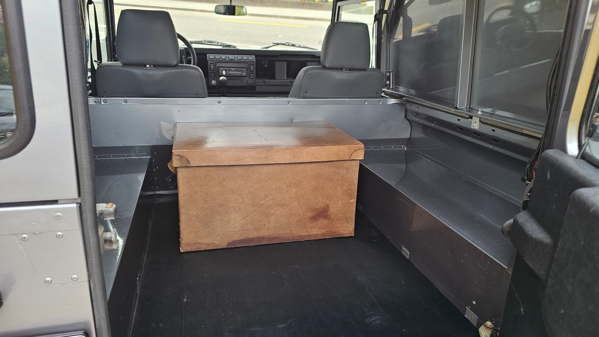 LAND ROVER Defender 90 SW 2.5 Td5-image-8