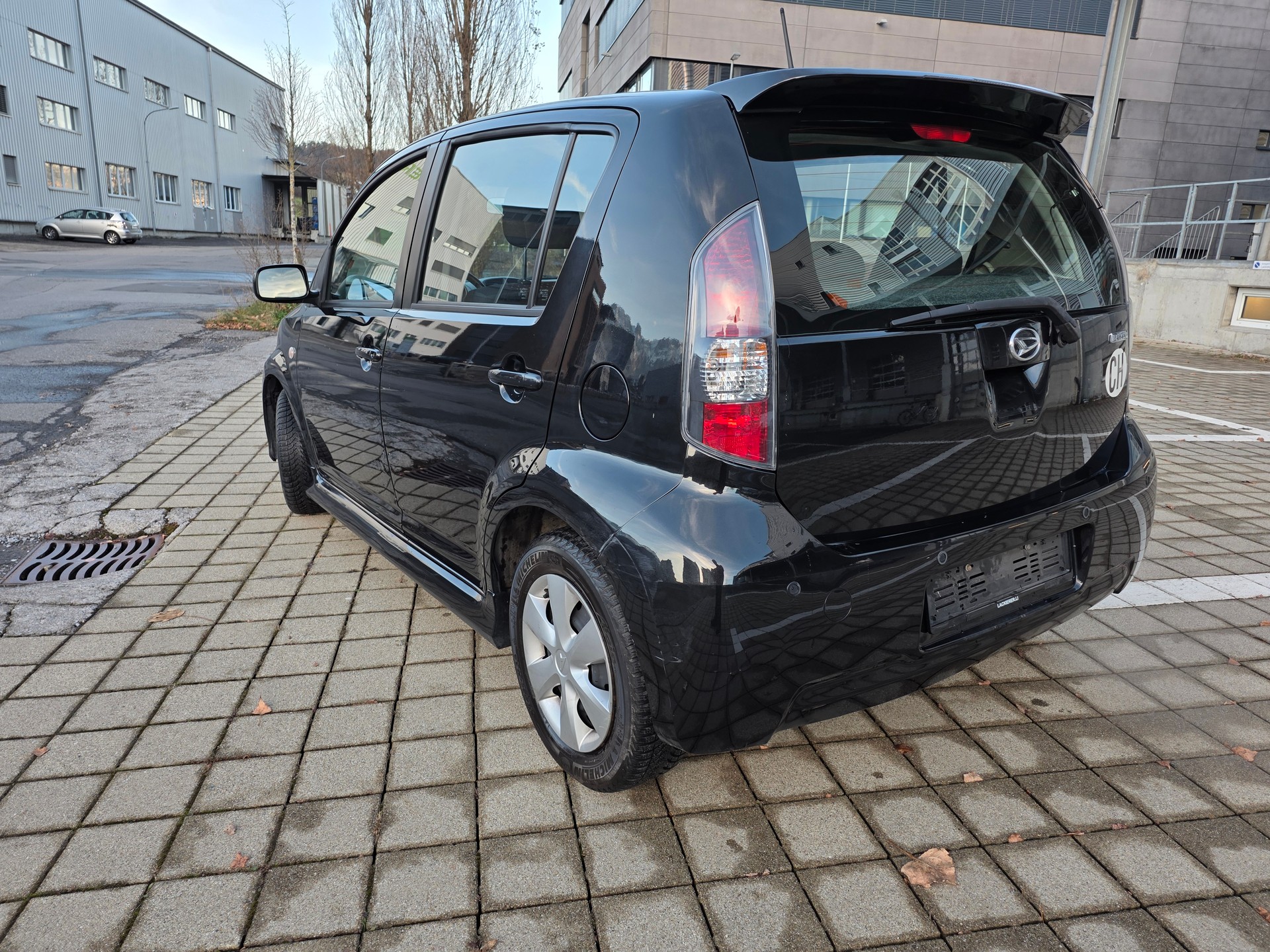 DAIHATSU Sirion 1.3 S eco-4WD Automatic-image-3