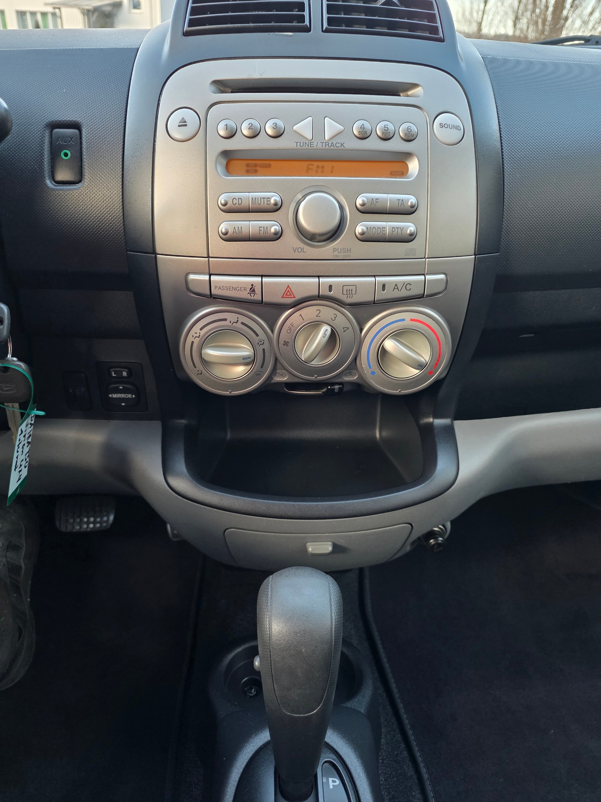 DAIHATSU Sirion 1.3 S eco-4WD Automatic-image-14