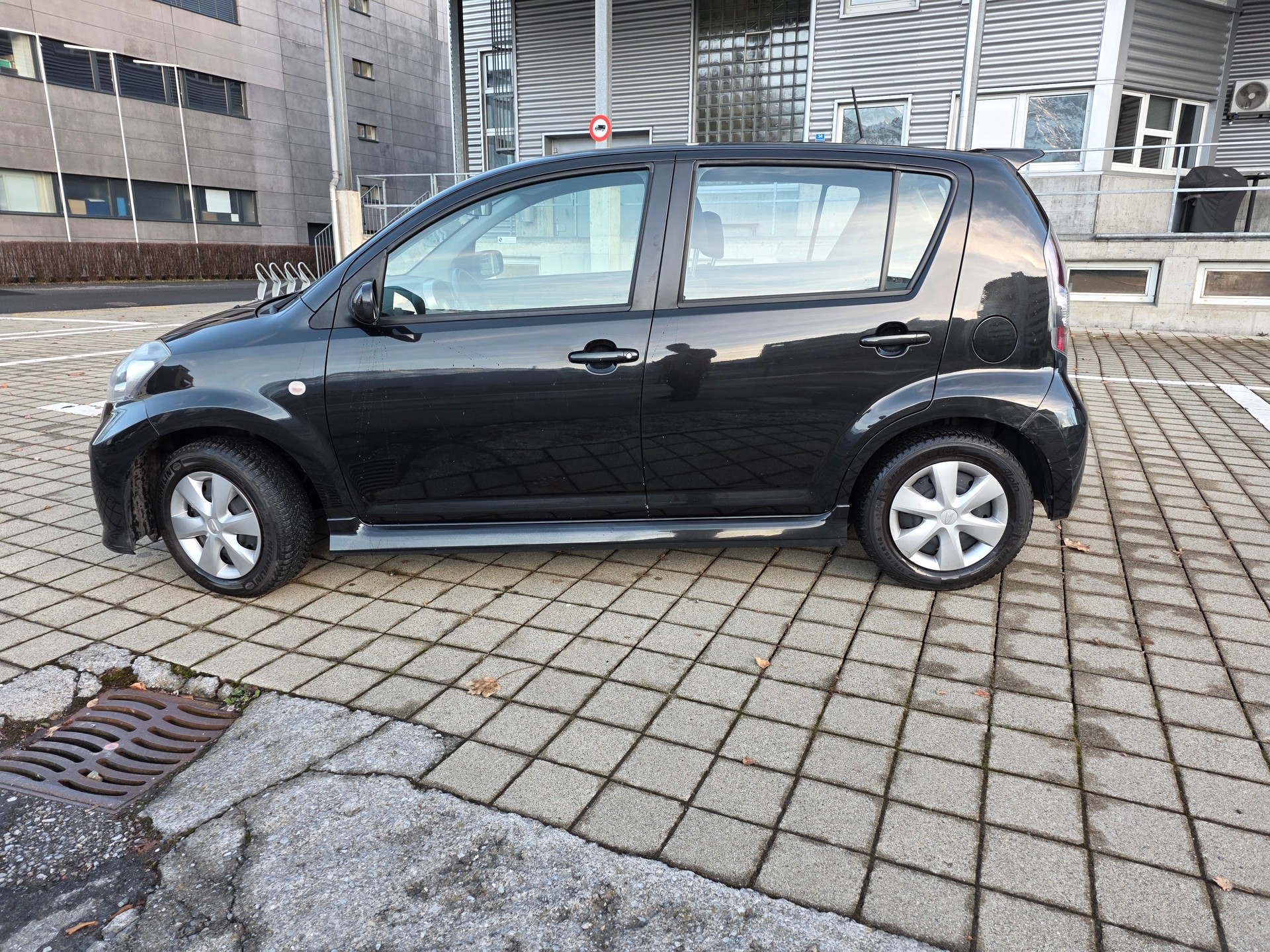 DAIHATSU Sirion 1.3 S eco-4WD Automatic-image-4